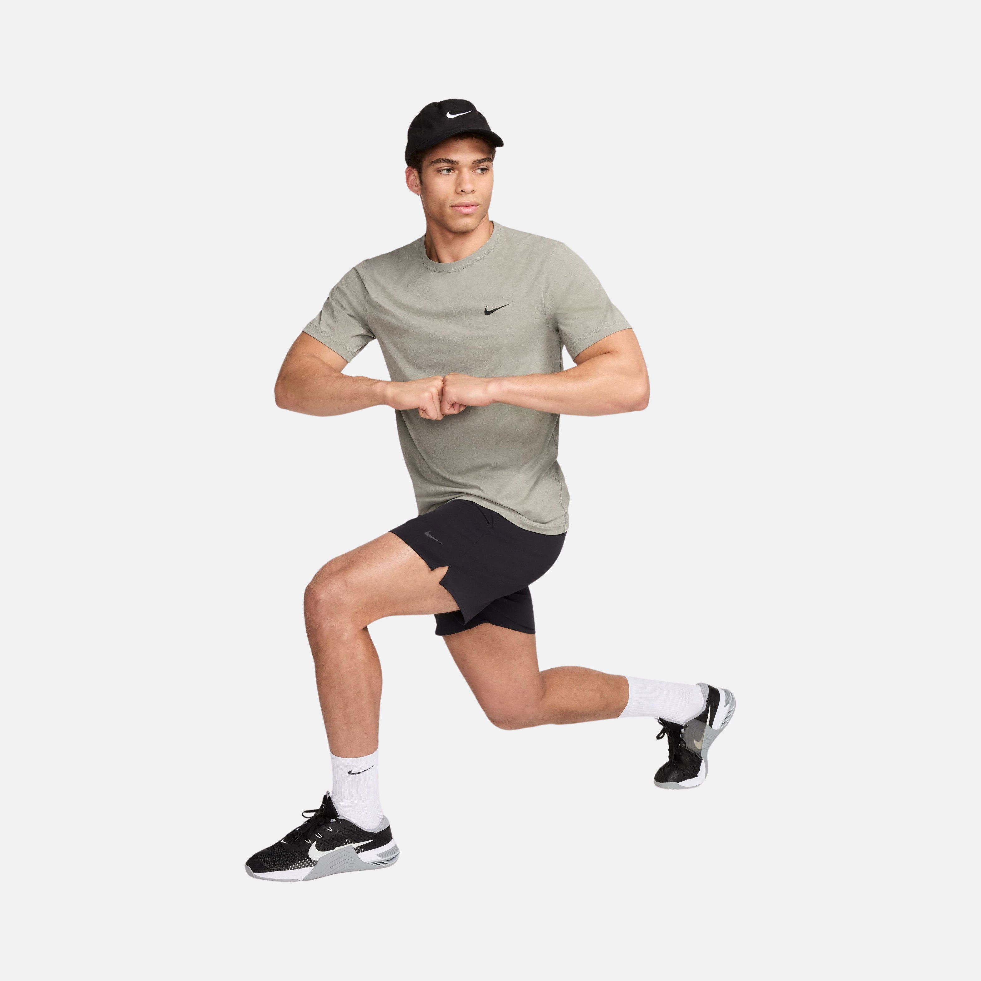 Nike Dri-Fit UV Hyverse Versatile Fitness Training Short-Sleeve Erkek Tişört