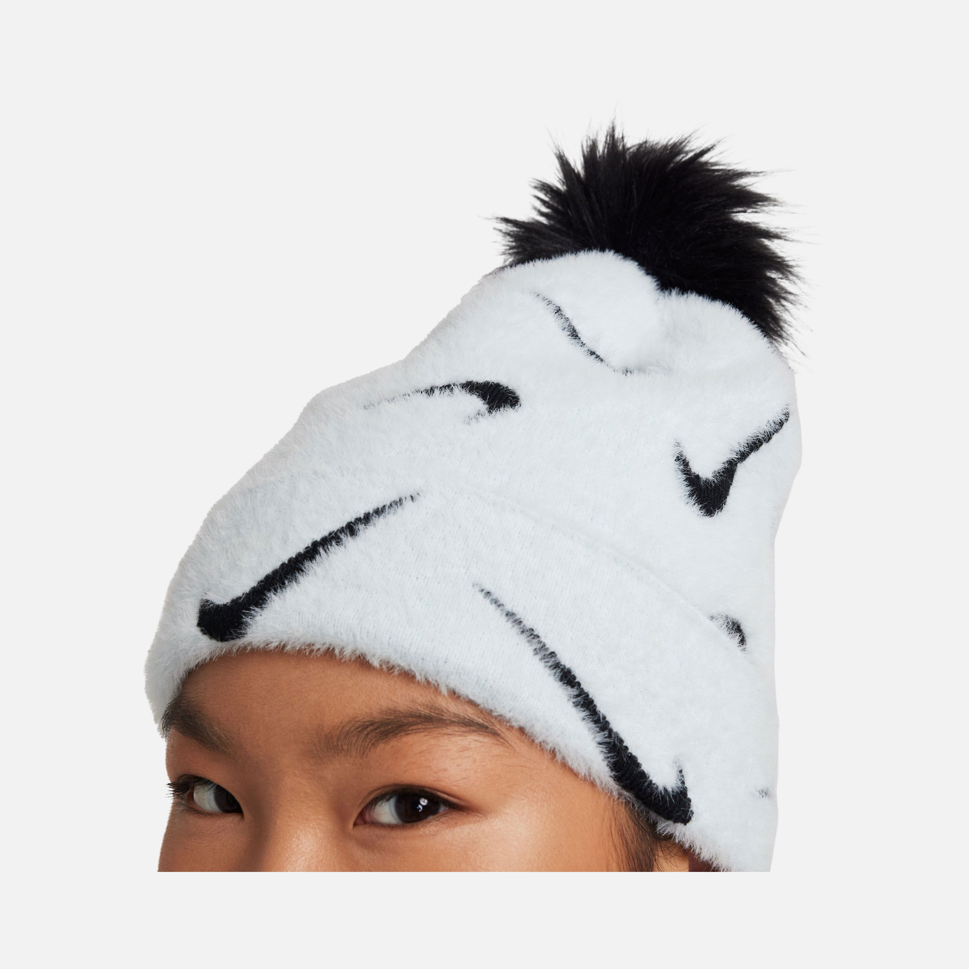 Nike Sportswear Peak SC Swoosh Graphics and Faux Fur Pompom Detail (Girls') Çocuk Bere