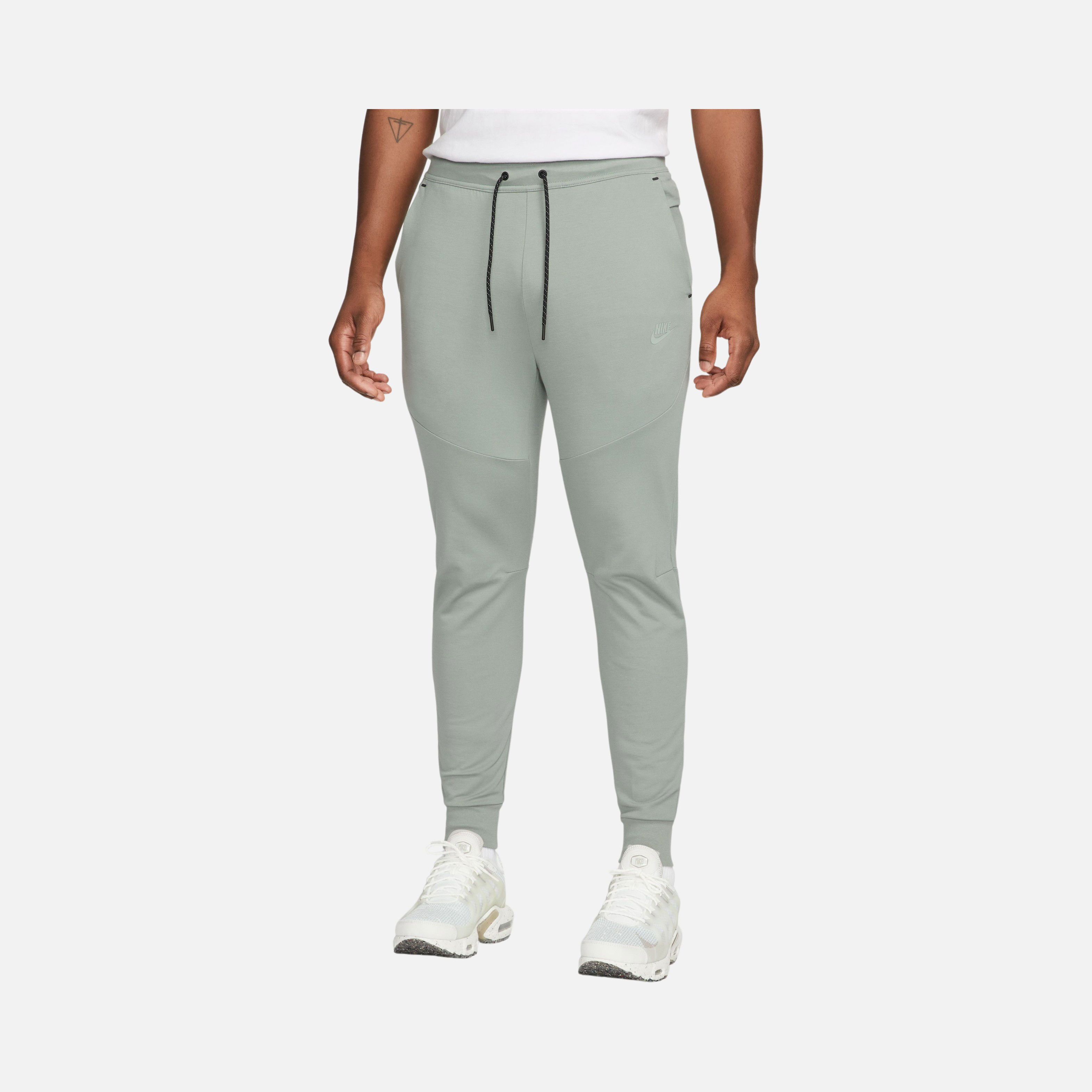 Nike Sportswear Tech Fleece Lightweight Slim-Fit Erkek Eşofman Altı
