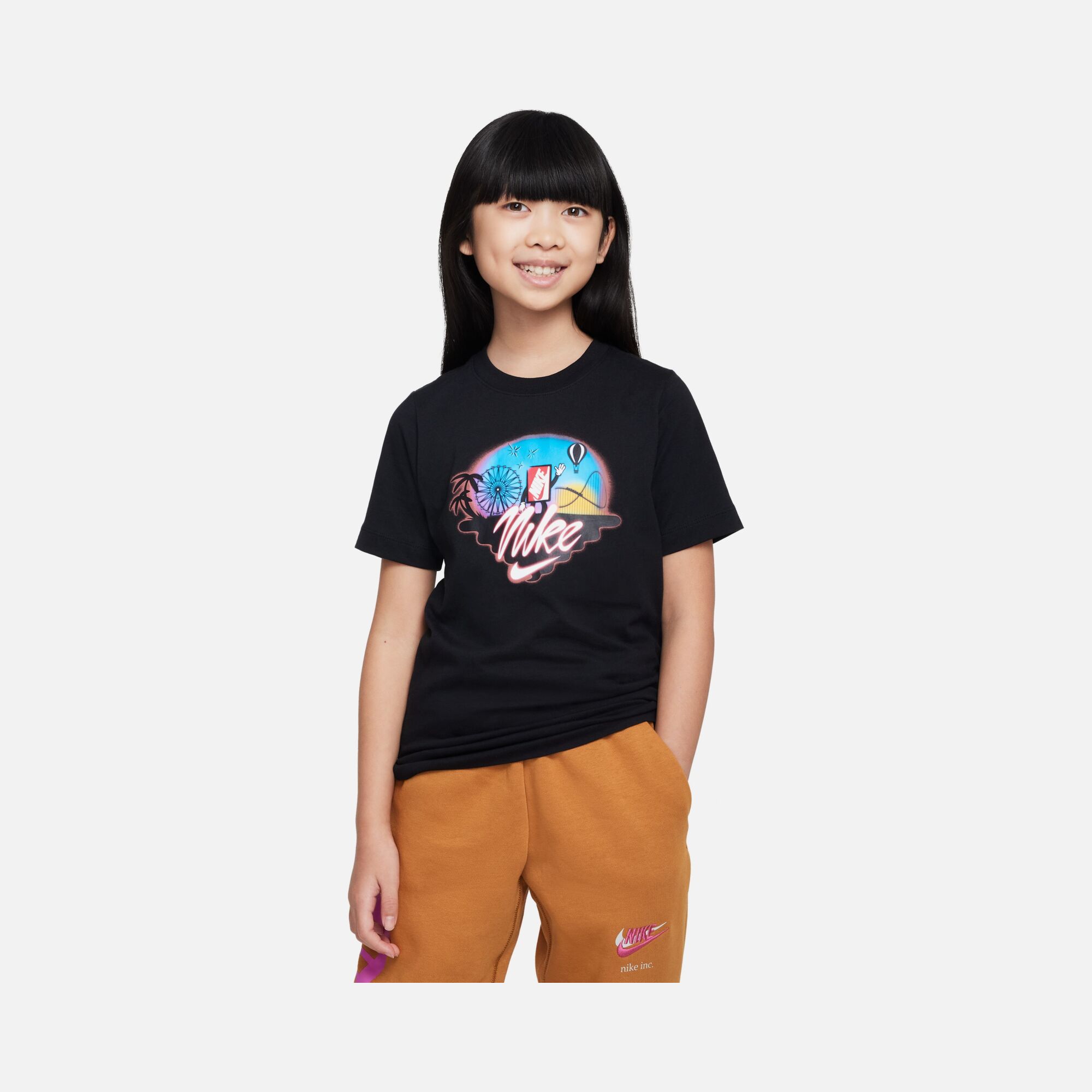Nike Sportswear Seasonal Futura Boxy Graphic Short-Sleeve (Girls') Çocuk Tişört