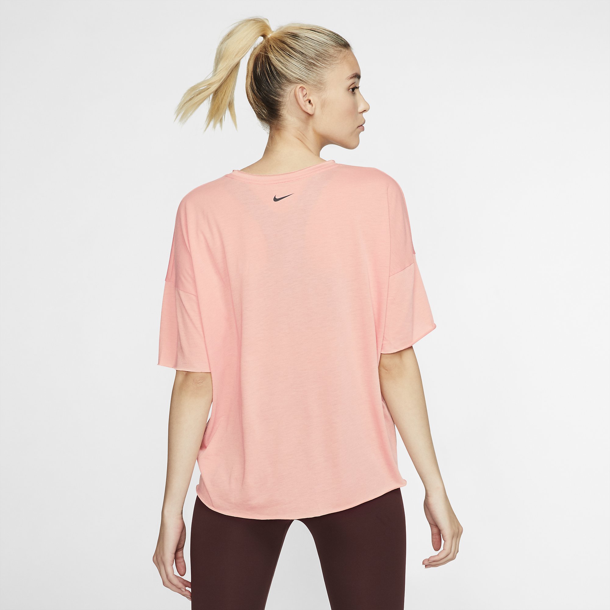 Nike Dri-Fit Oversize Short-Sleeve Training Top Kadın Tişört