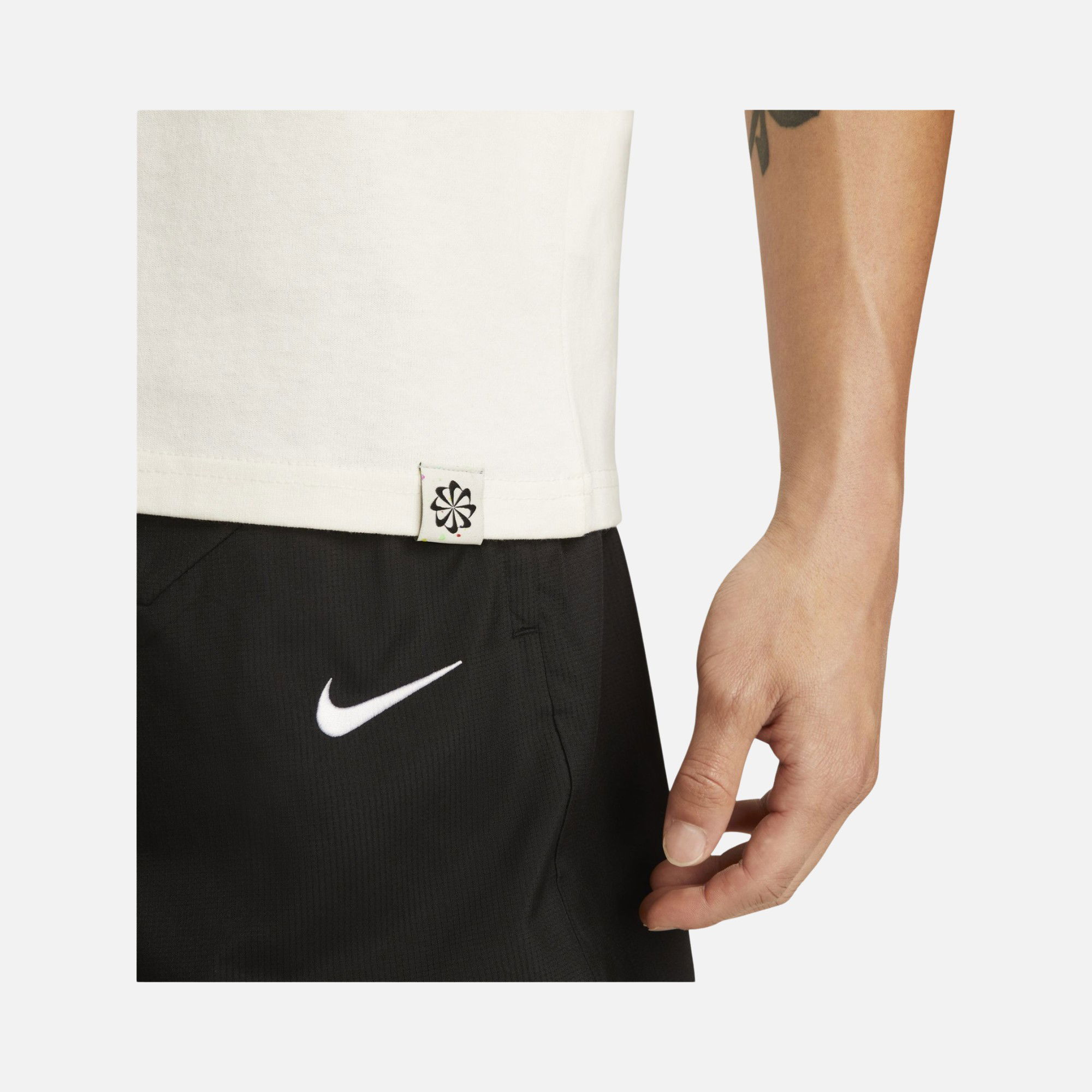 Nike ''Mind Meets Gring'' Sustainable Short-Sleeve Erkek Tişört