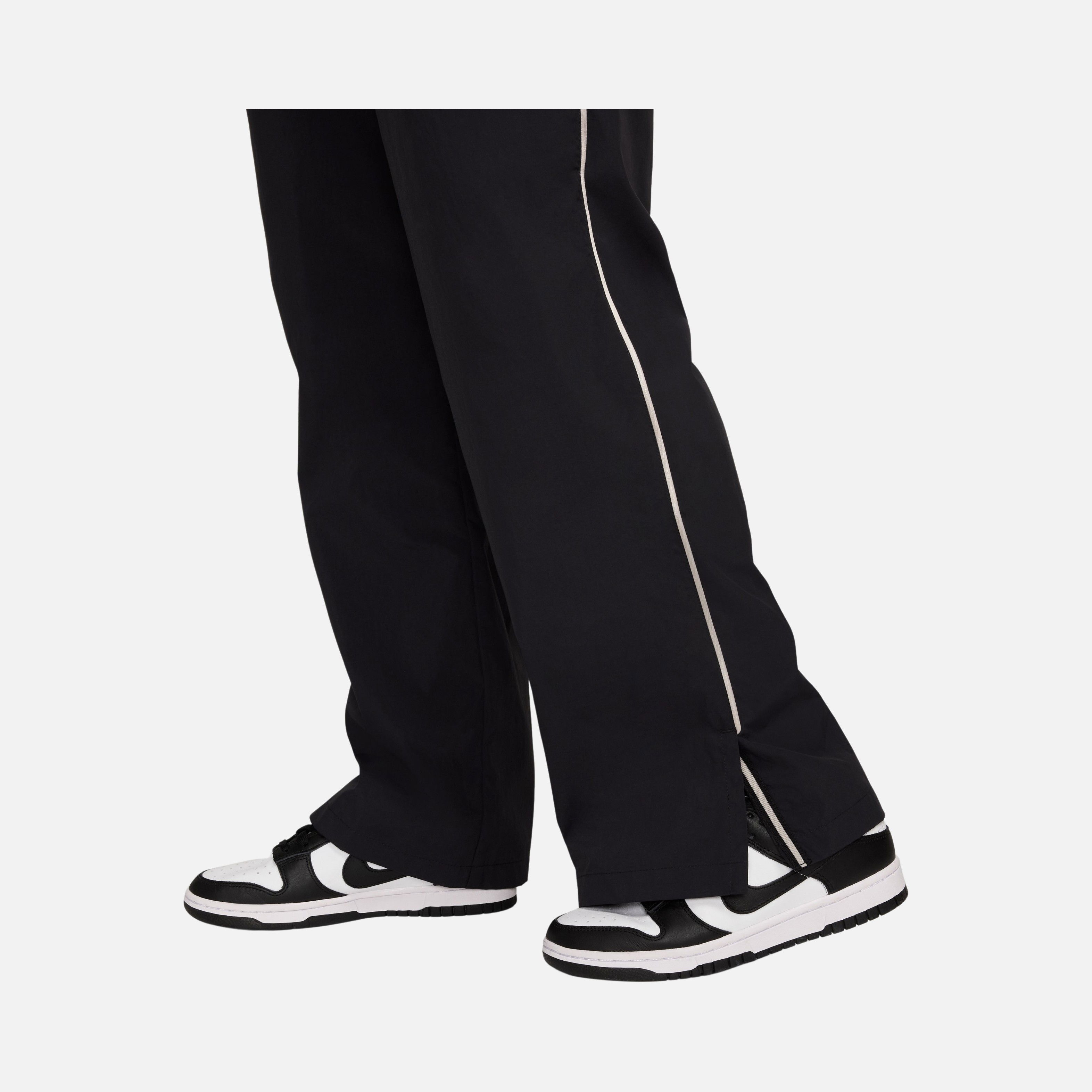 Nike Sportswear Mid-Rise Repel Asymmetrical-Waist Kadın Pantolon