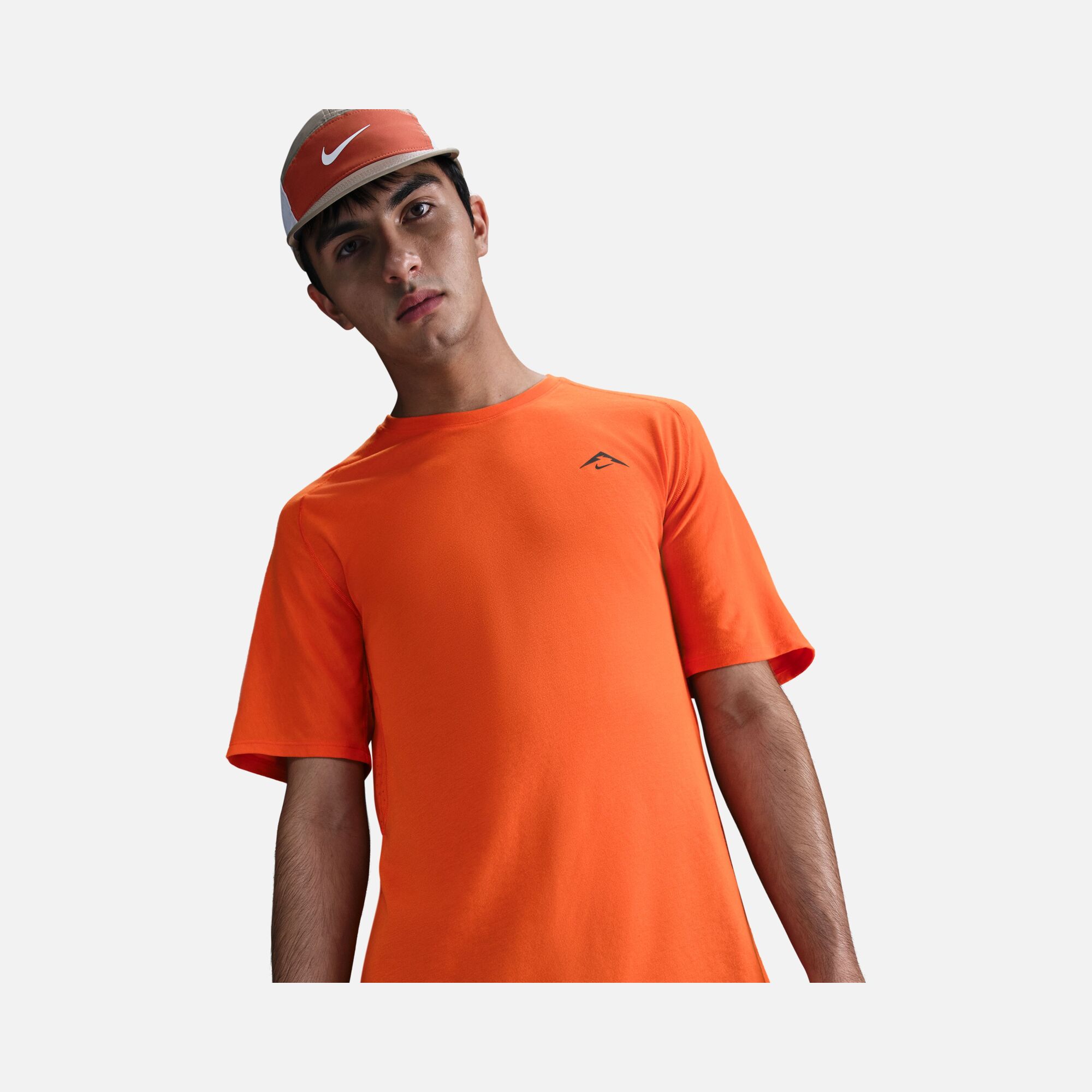 Nike Dri-Fit ADV Solar Chase Trail Running Short-Sleeve Erkek Tişört