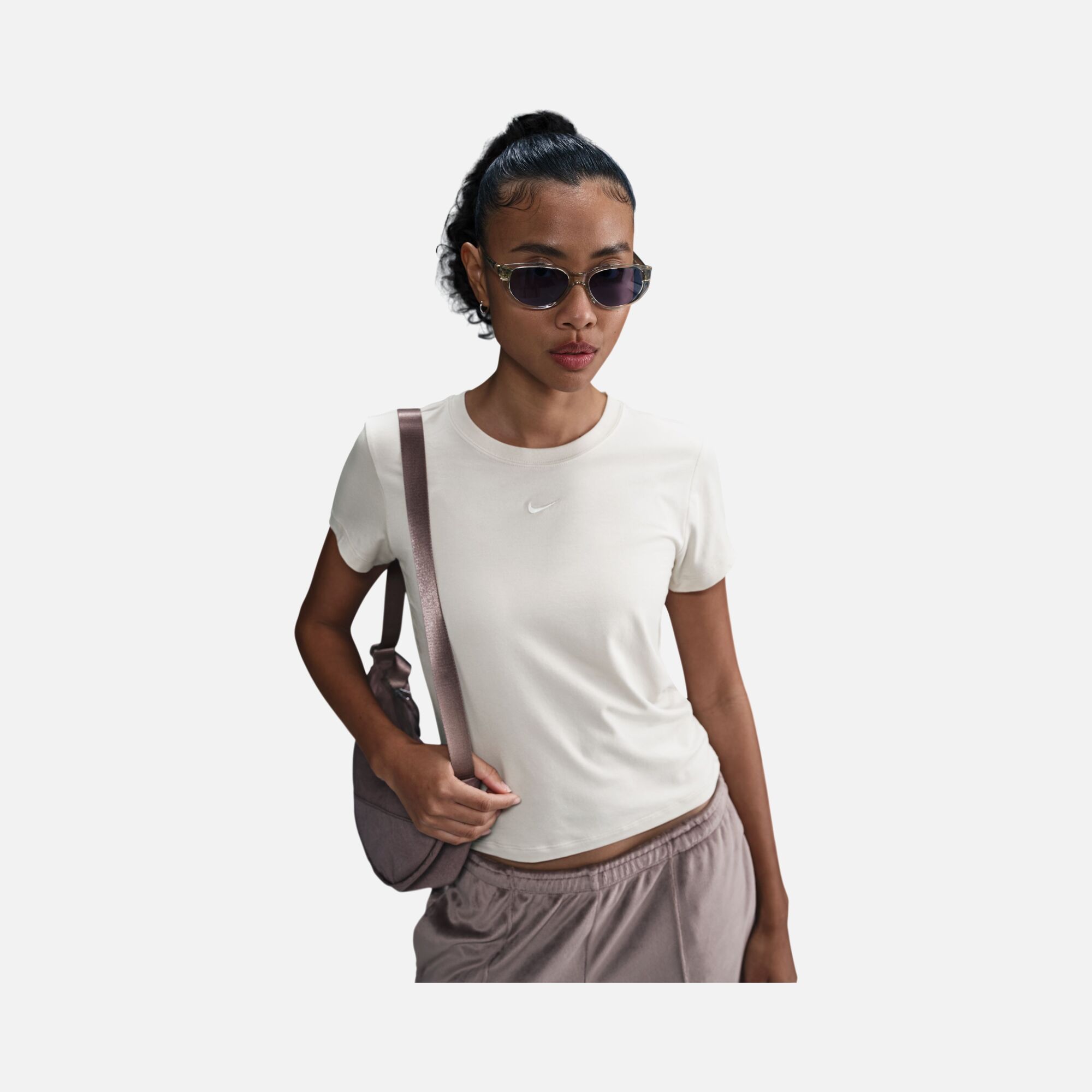 Nike Sportswear Essentials Chill Knit Short-Sleeve Kadın Tişört