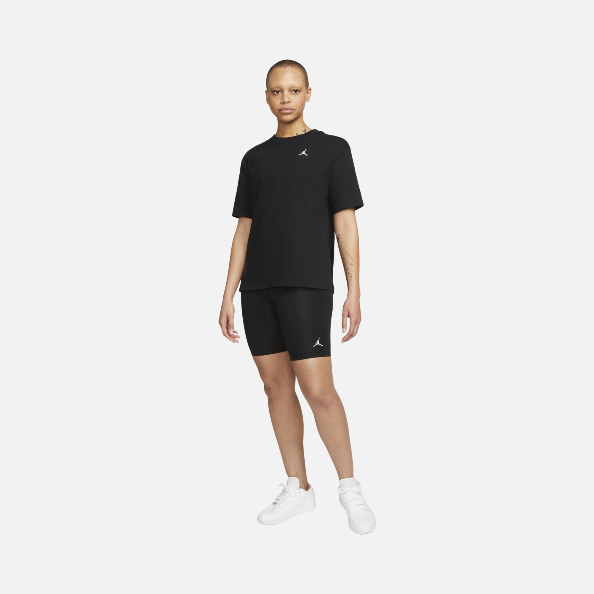 Nike Jordan Essentials Core 22 Short-Sleeve Kadın Tişört
