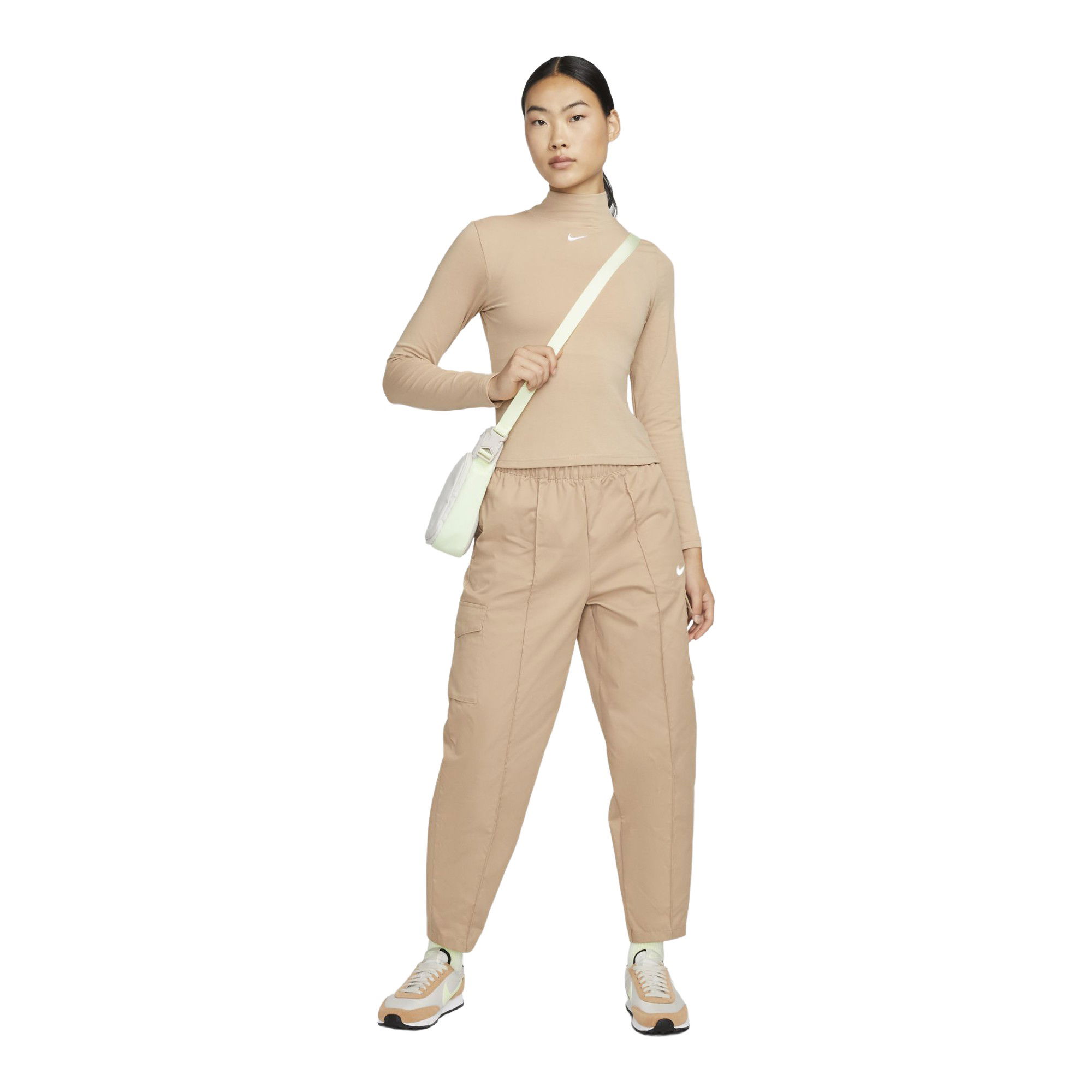 Nike Sportswear Collection Essentials Mock Neck Long-Sleeve Kadın Tişört