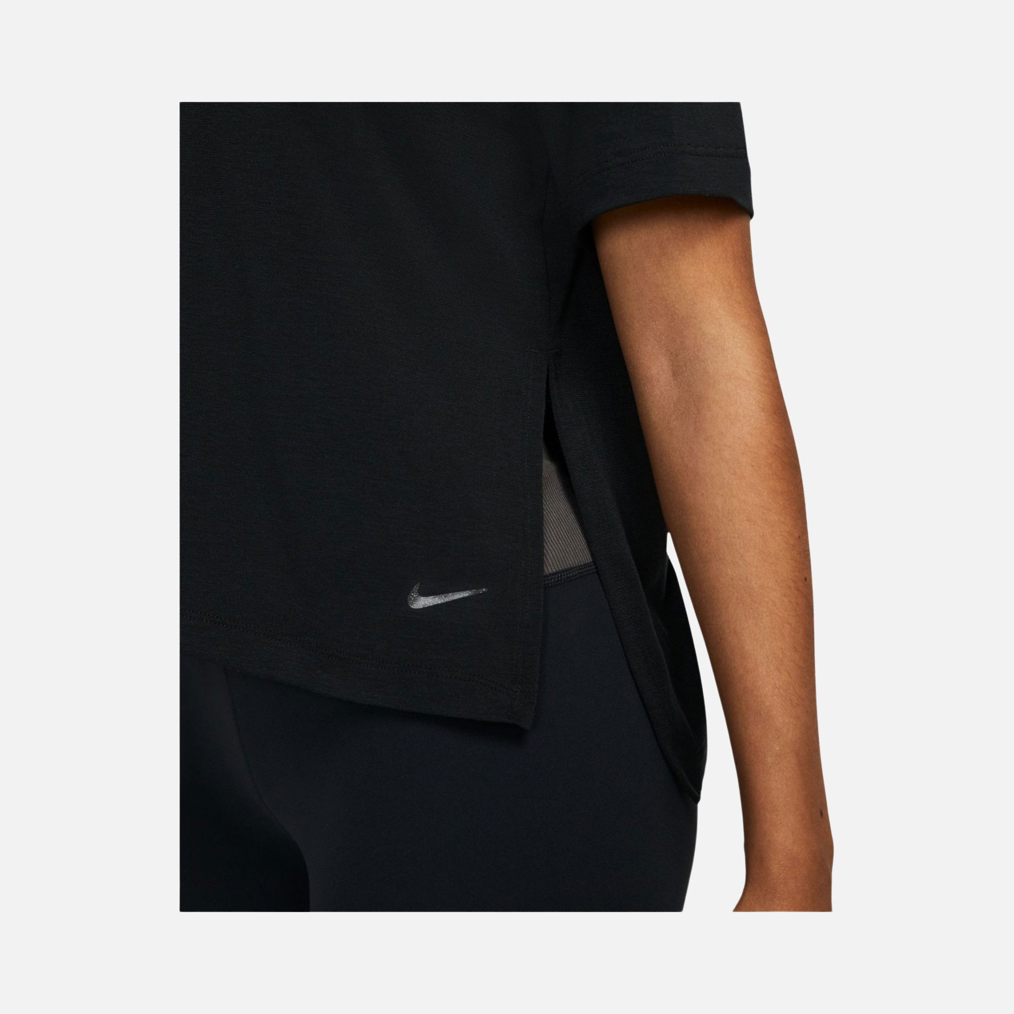 Nike Yoga Dri-Fit Training Short-Sleeve Kadın Tişört