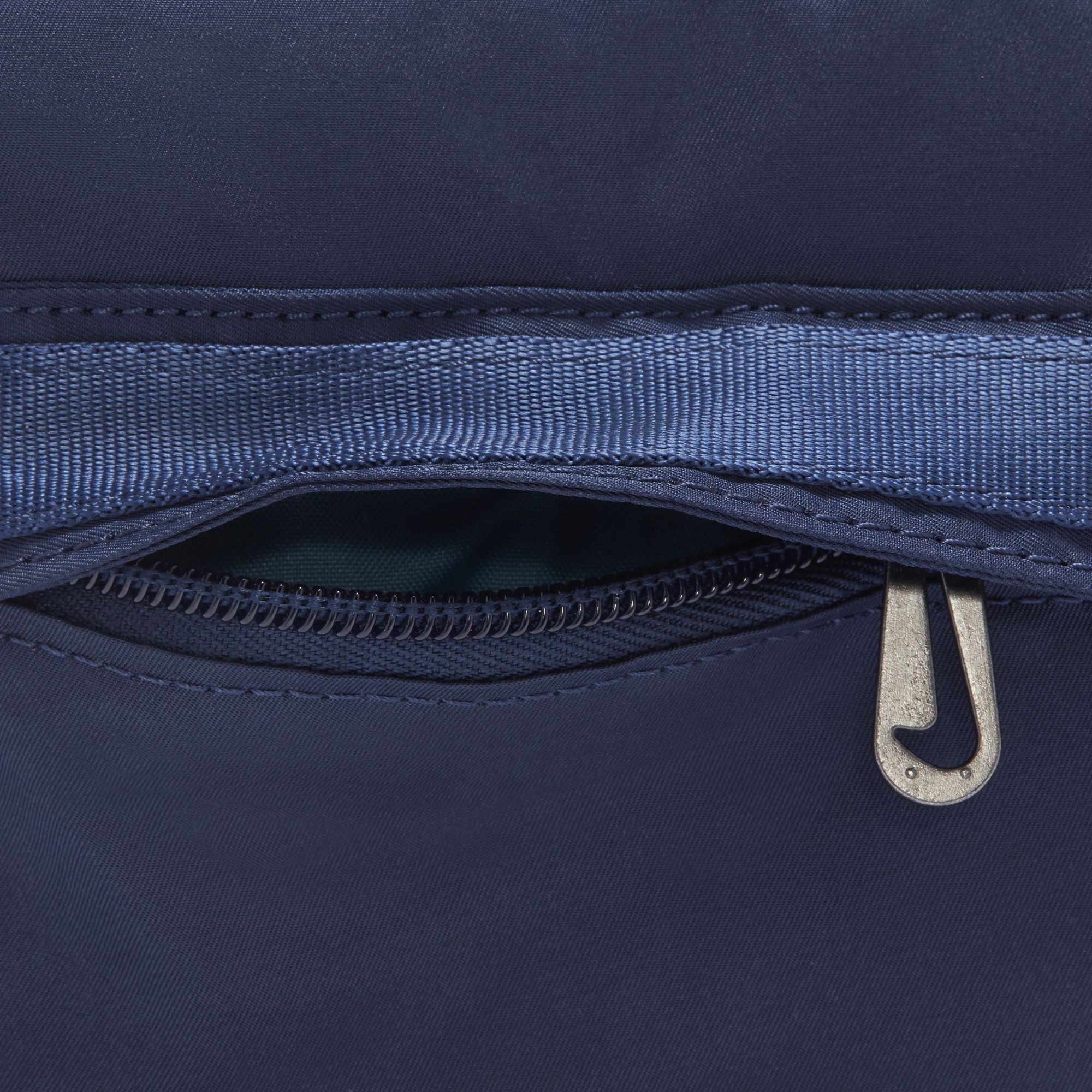 Nike Sportswear Futura Luxe Cross-Body (1 L) Kadın Omuz Çantası