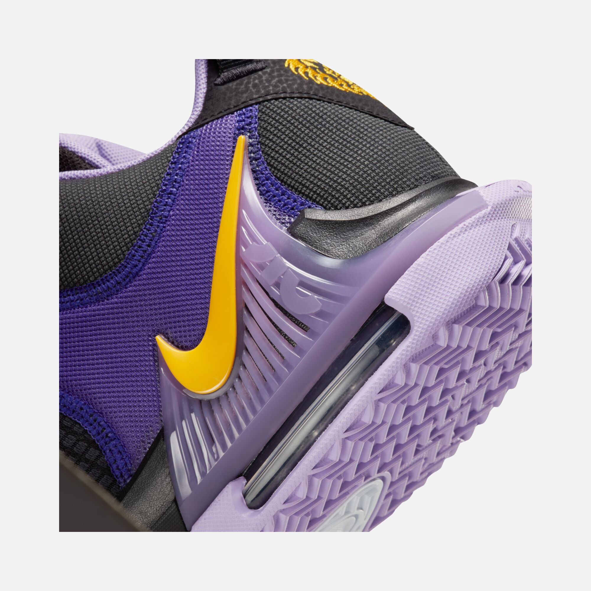 Nike LeBron James Witness VII Erkek Basketbol Ayakkabısı