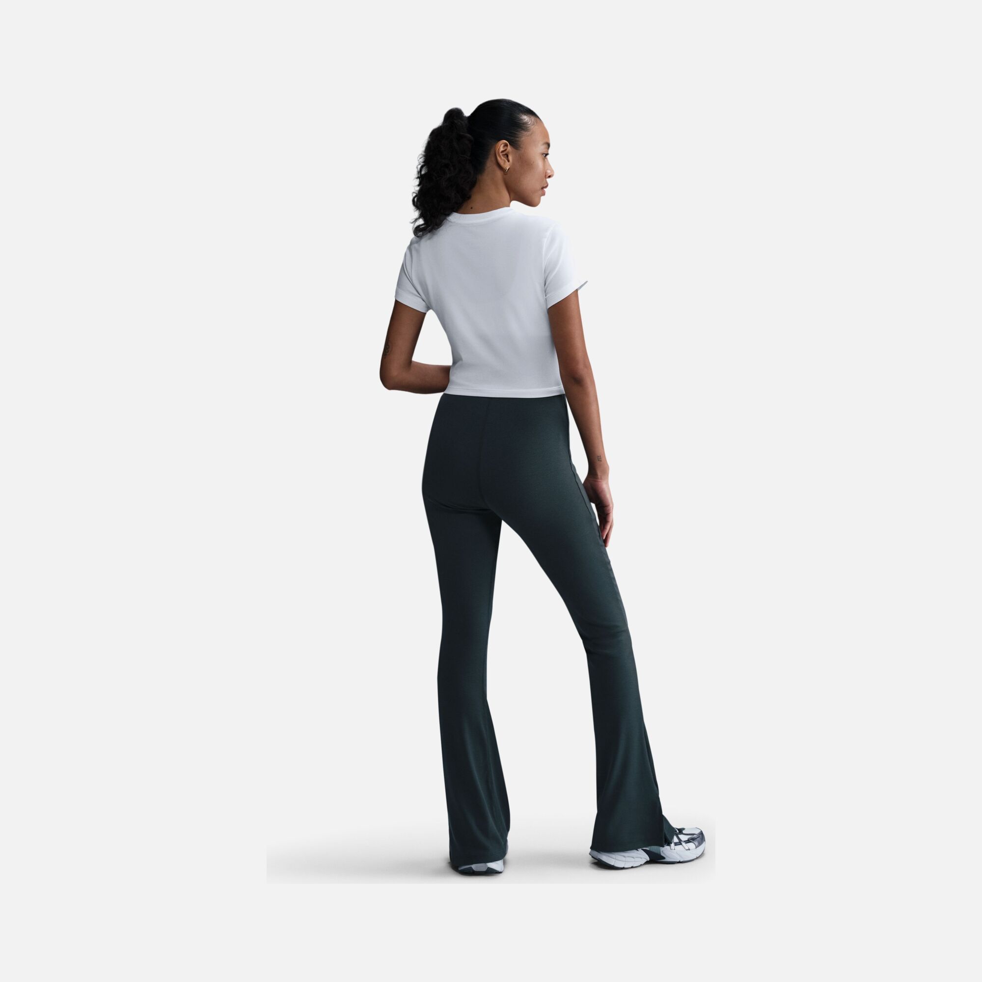 Nike Sportswear Chill Knit Vday Abbreviated Short-Sleeve Kadın Tişört