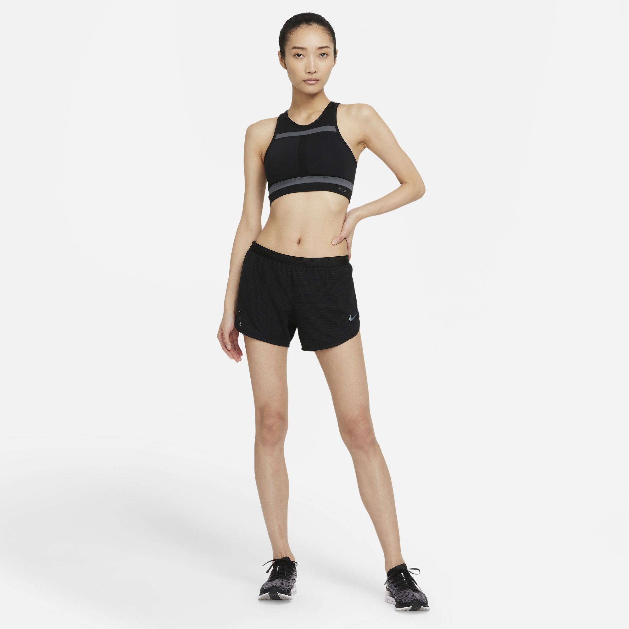 Nike Dri-Fit Swoosh Run Division Medium-Support 1-Piece Pad Longline Kadın Bra