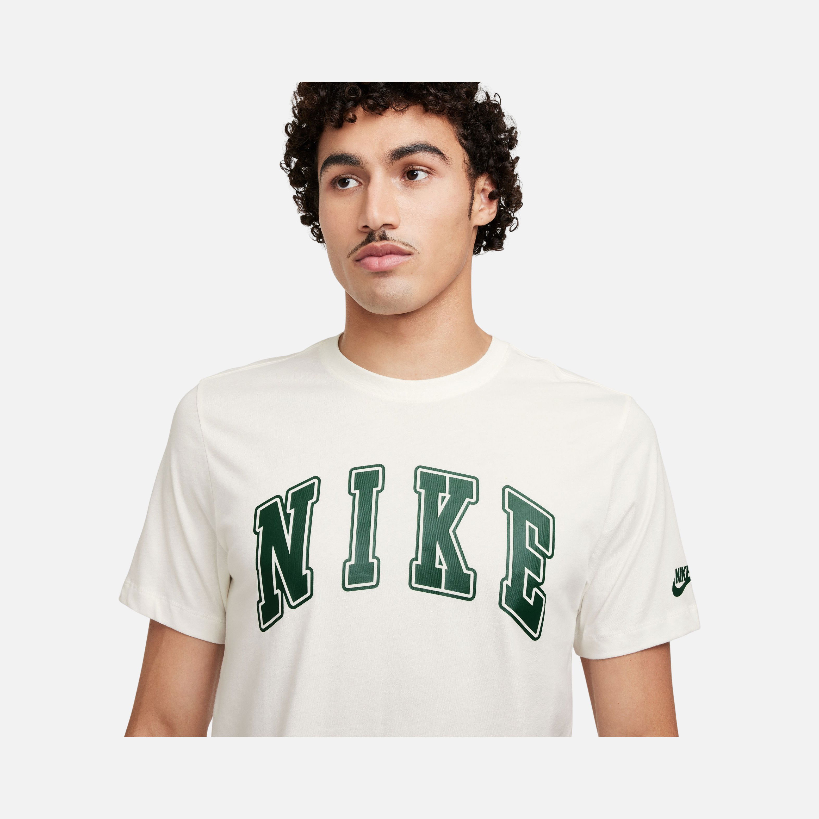 Nike Sportswear Club Seasonal Short-Sleeve Erkek Tişört