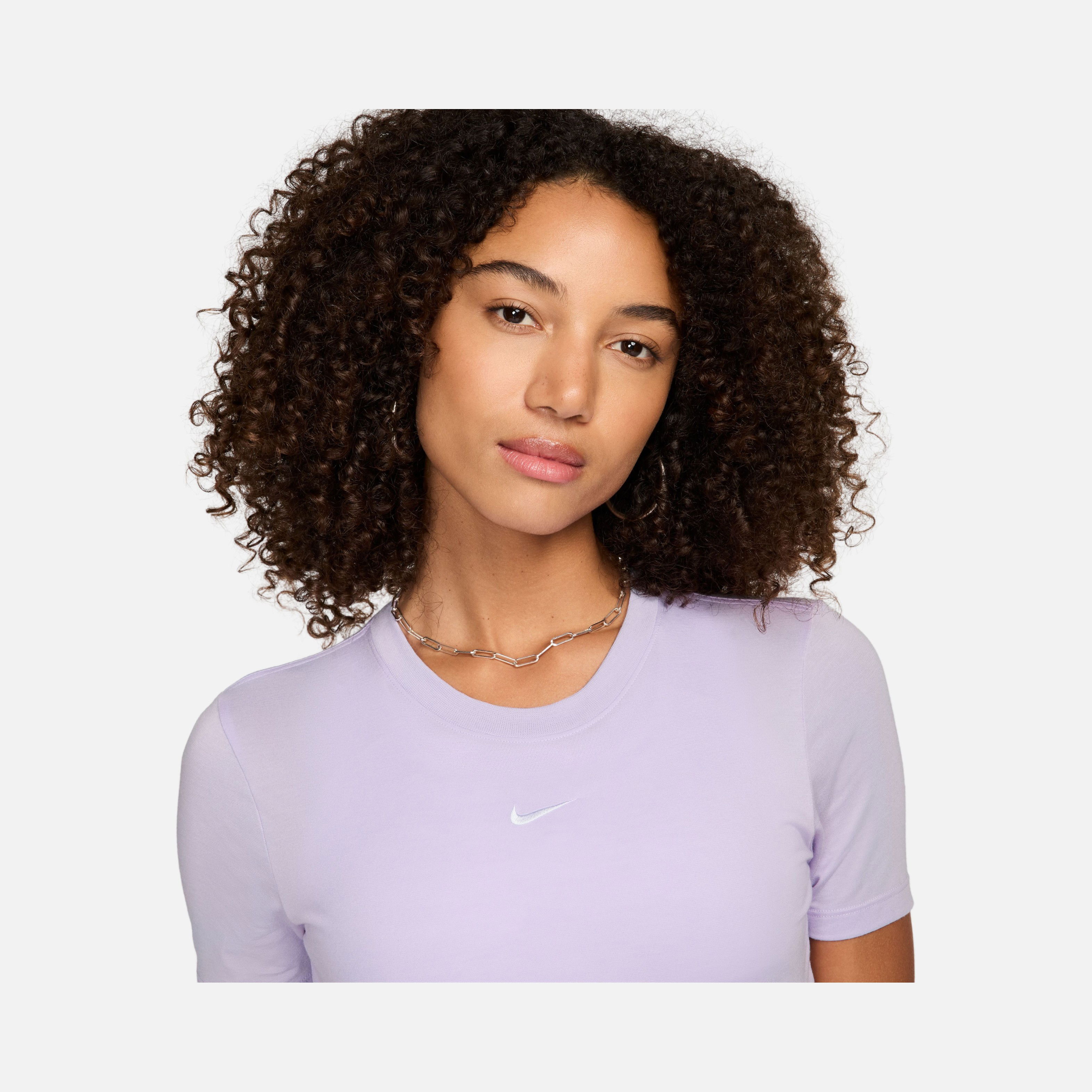 Nike Sportswear Essential Slim-Fit Cropped Short-Sleeve Kadın Tişört