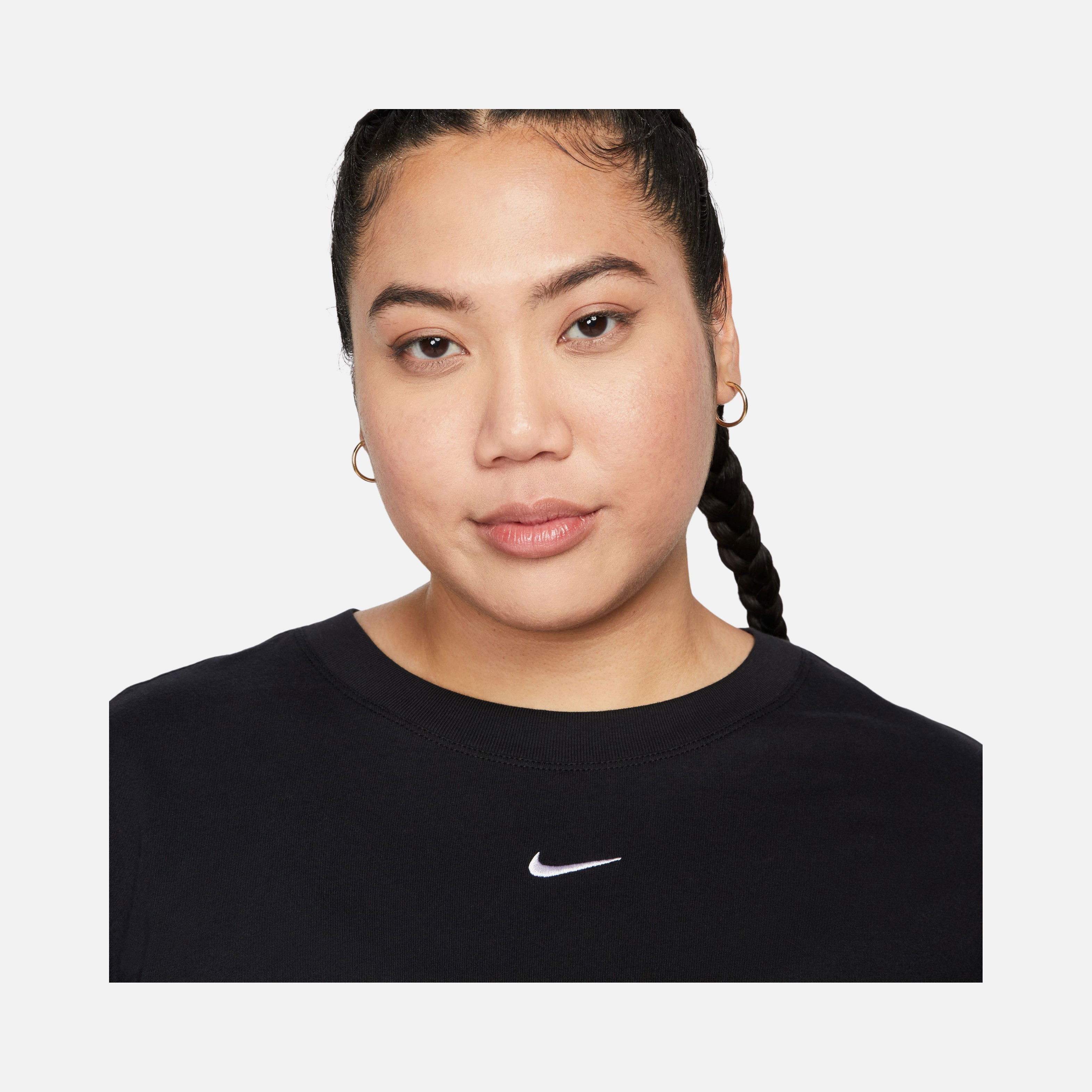 Nike Sportswear Essential Relaxed Fit Short-Sleeve (Plus Size) Kadın Tişört