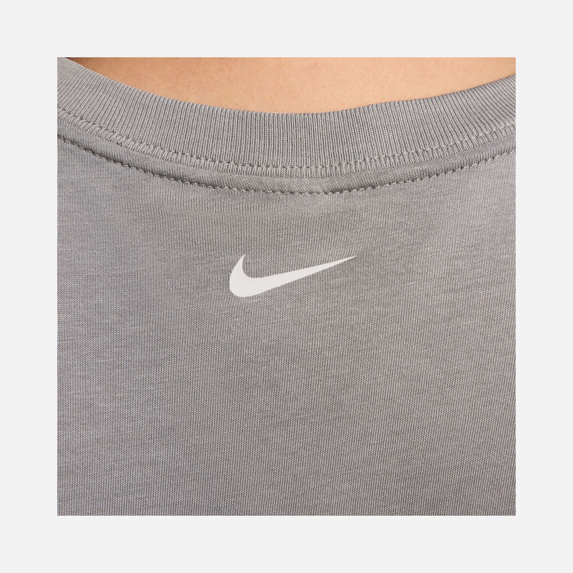 Nike Sportswear Gel Wide Cut & Off Shoulder Cropped Short-Sleeve Kadın Tişört
