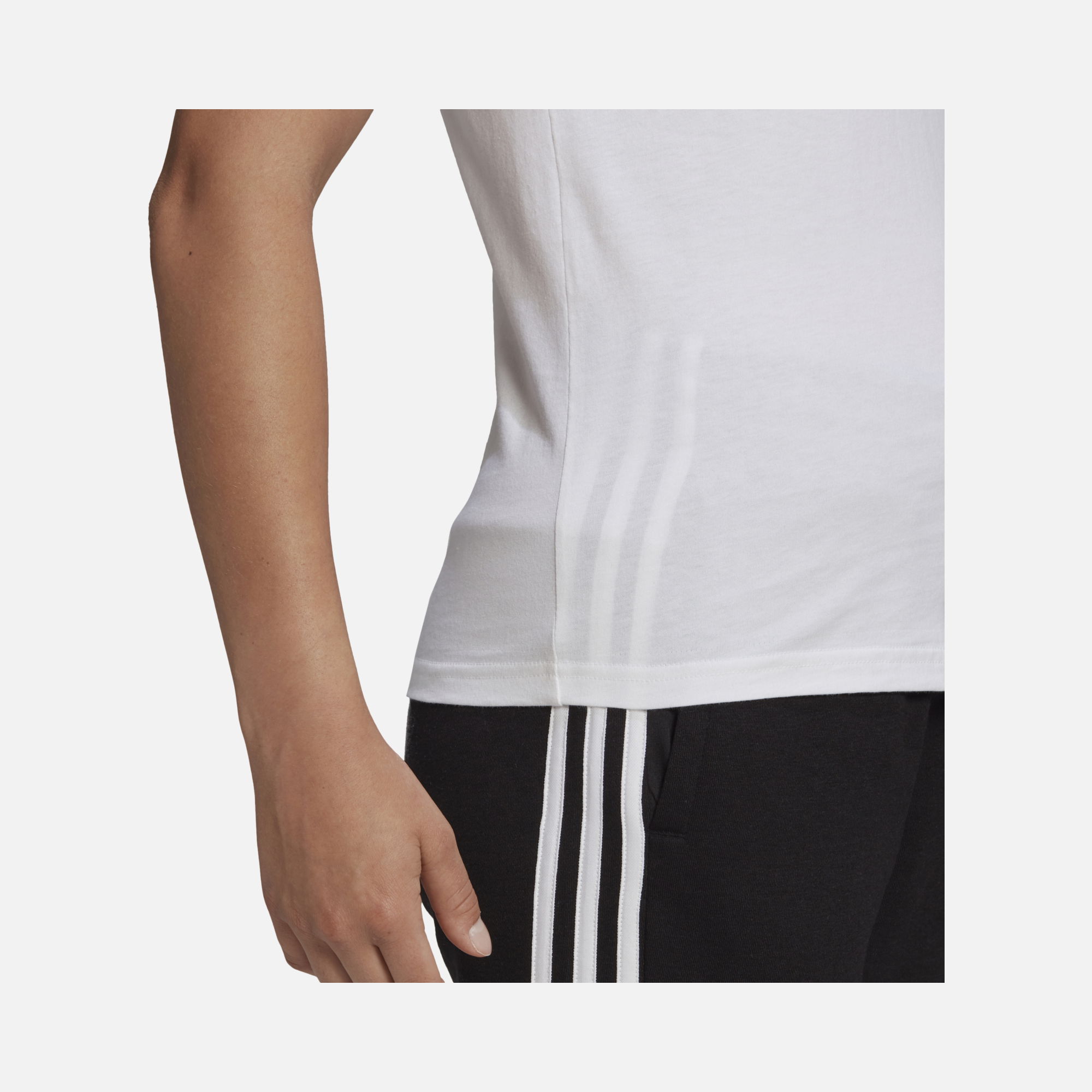 adidas Essentials Slim 3-Stripes Short-Sleeve Kadın Tişört