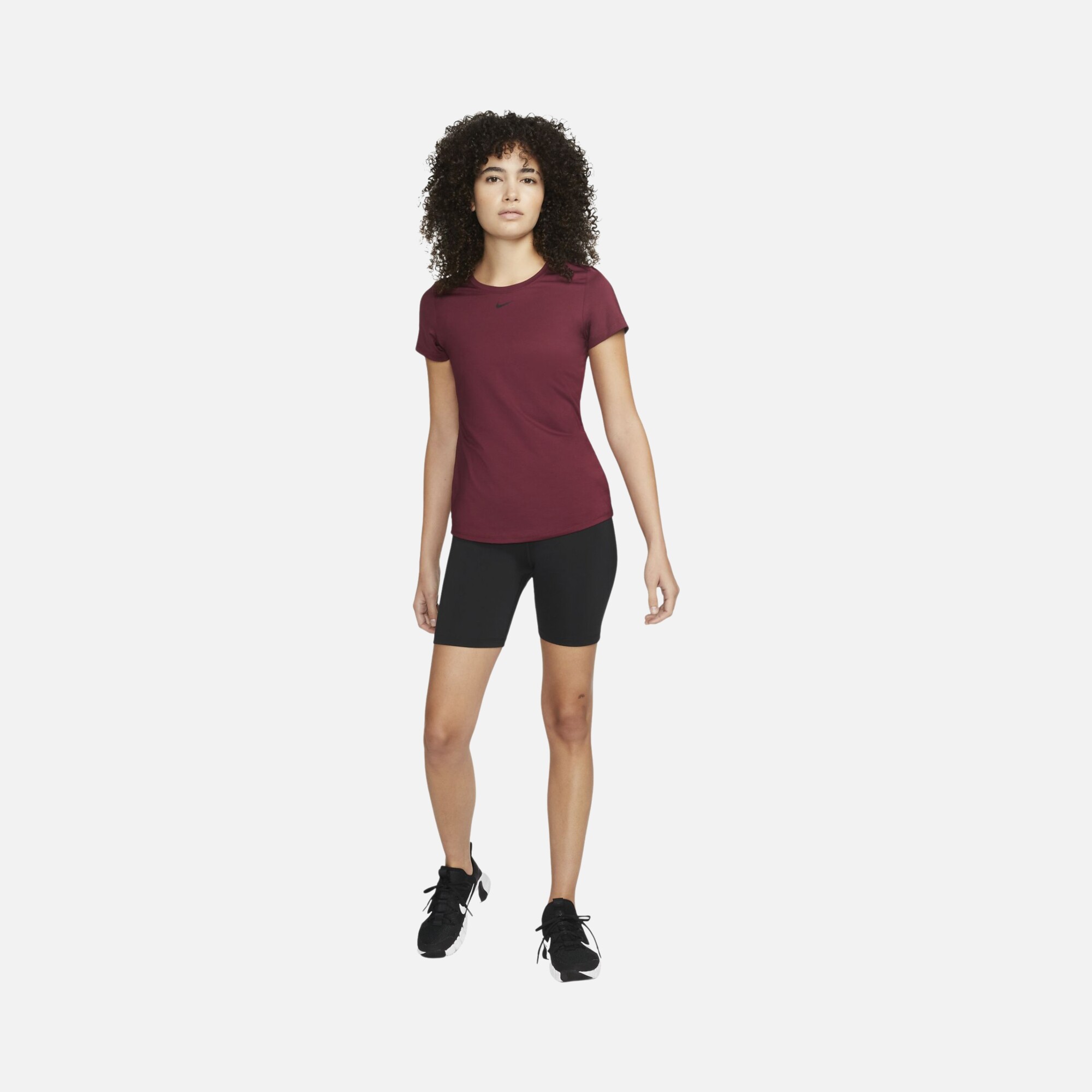 Nike Dri-Fit One Slim-Fit Short-Sleeve Kadın Tişört
