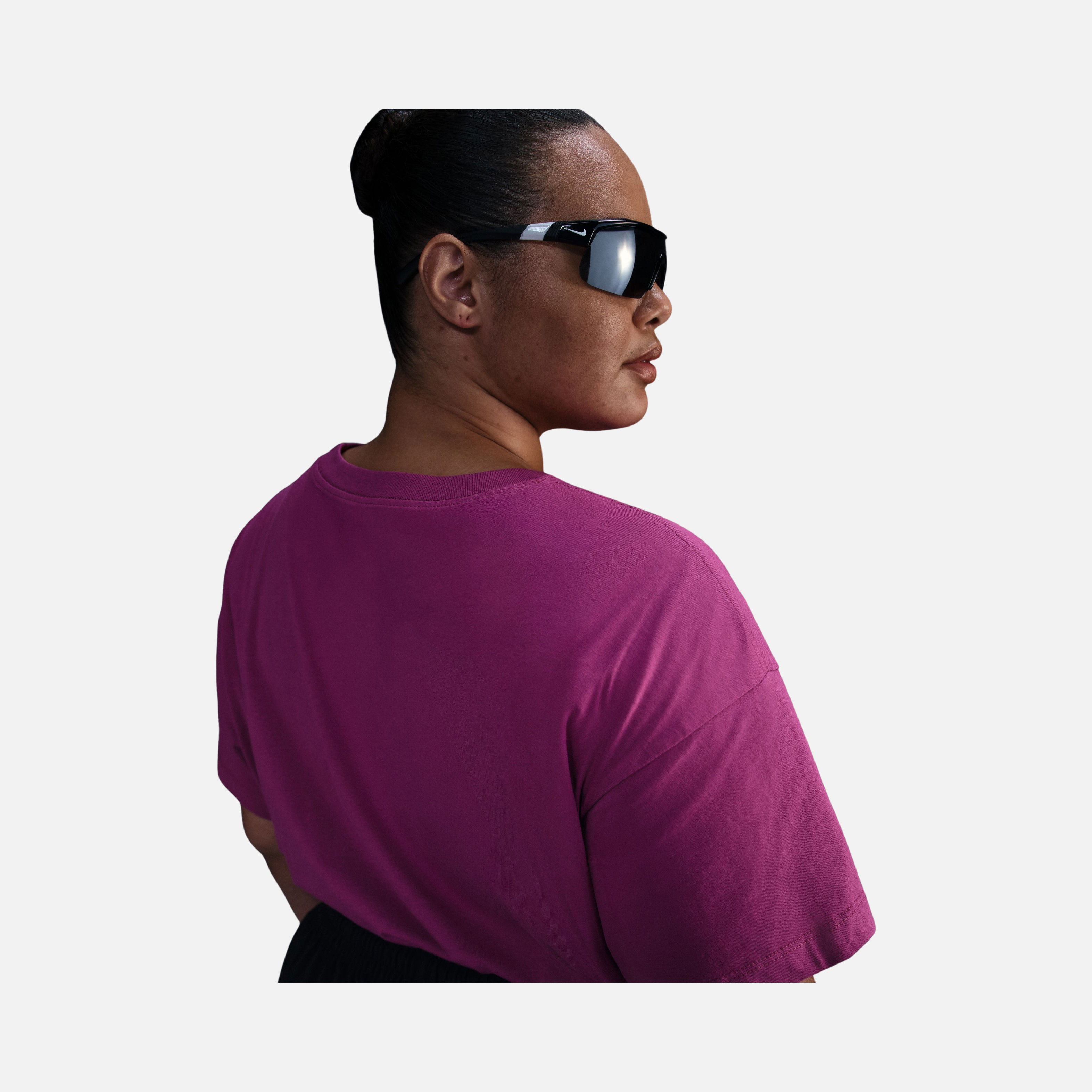 Nike Sportswear Essential Relaxed Fit Short-Sleeve (Plus Size) Kadın Tişört