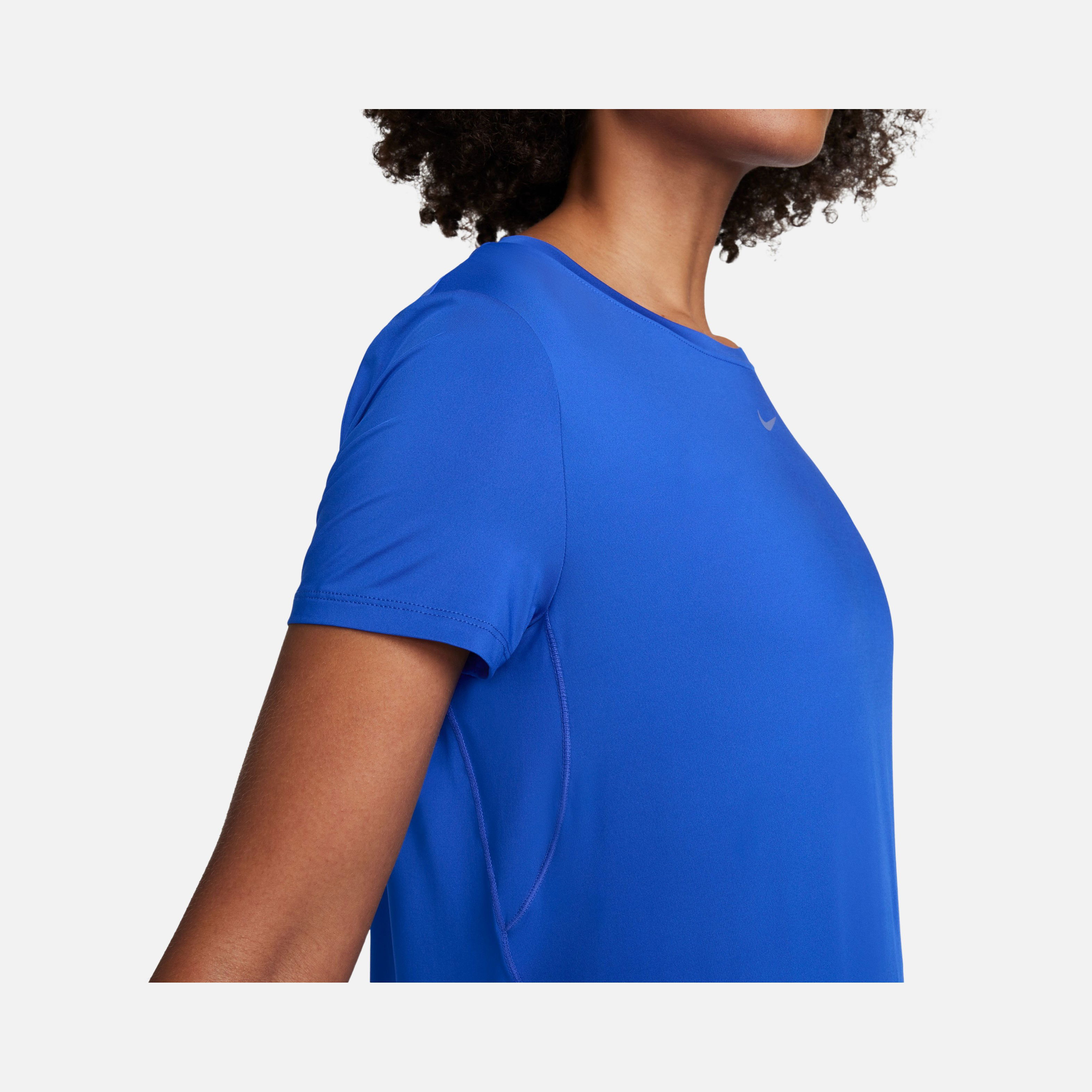 Nike One Classic Dri-Fit Short-Sleeve Training Kadın Tişört