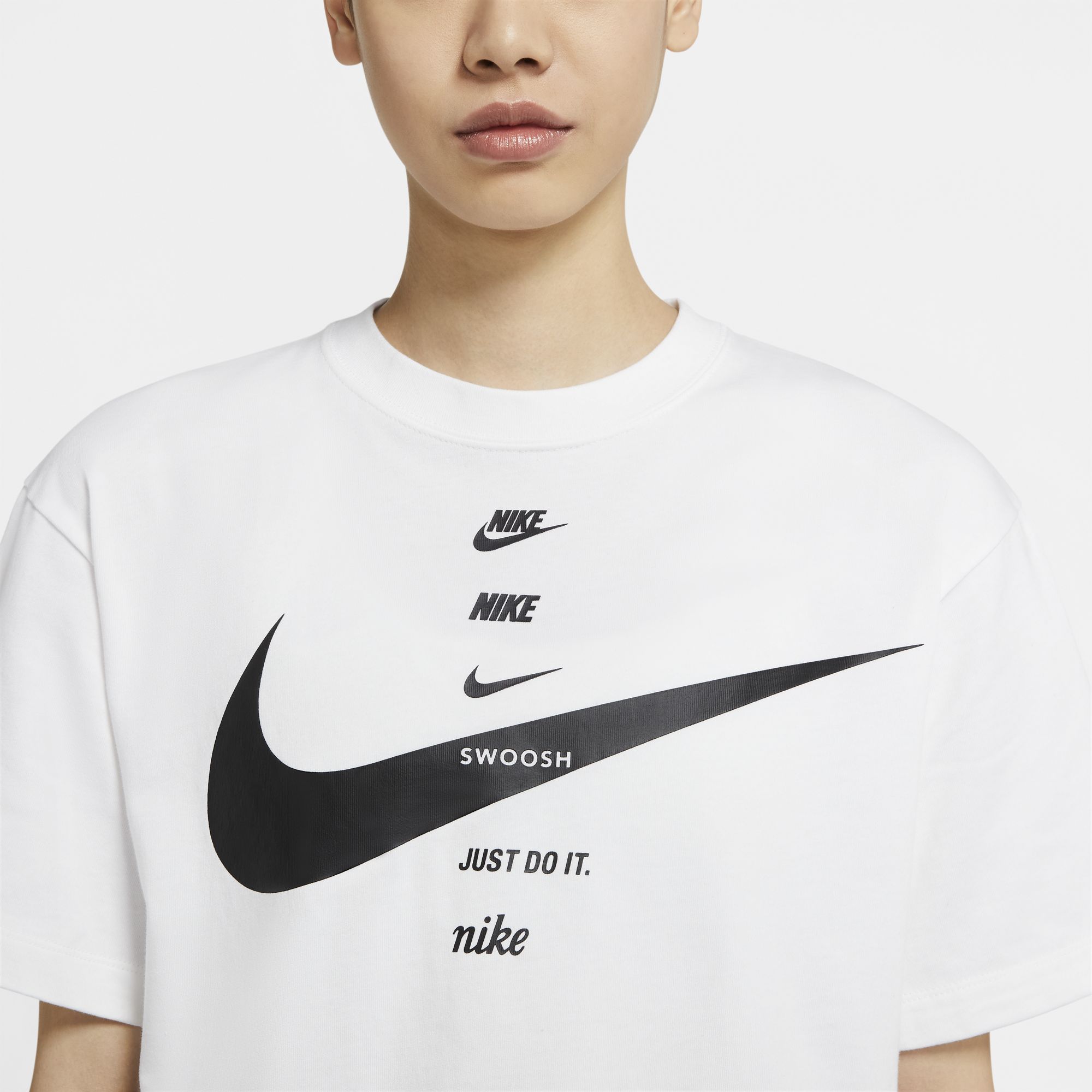 Nike Sportswear Swoosh Short-Sleeve Top Kadın Tişört