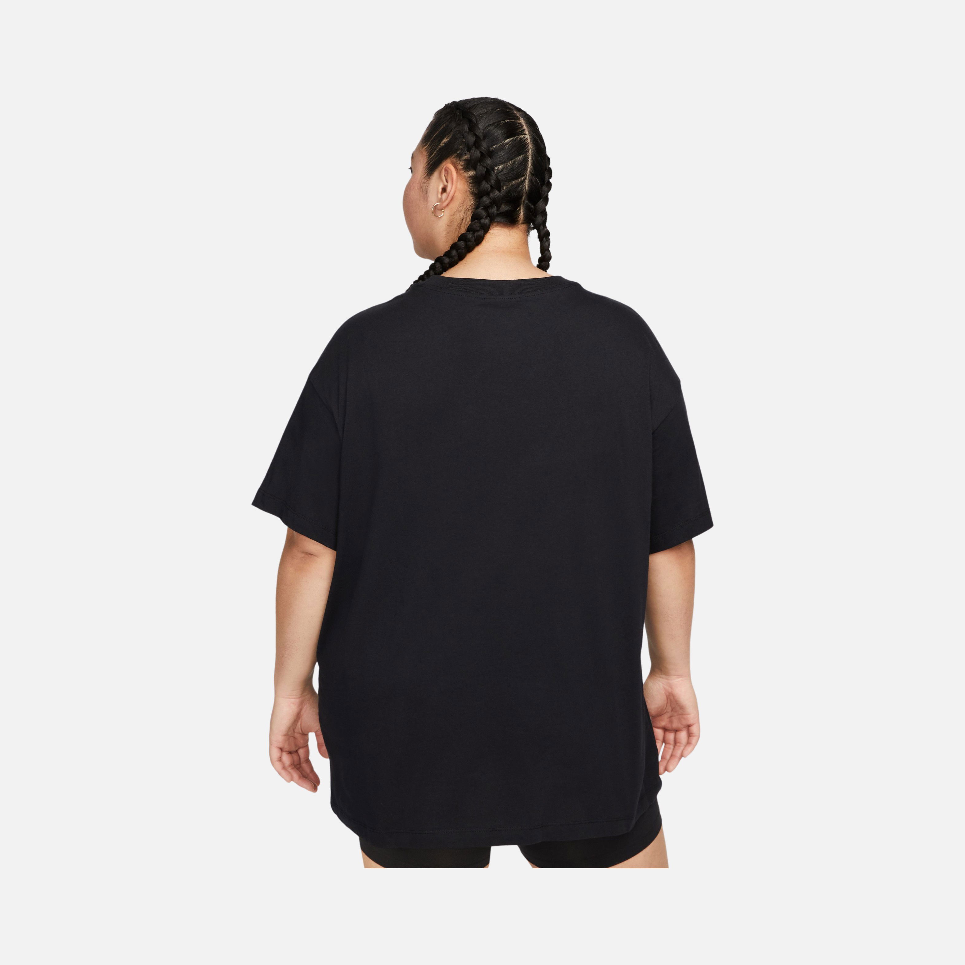 Nike Sportswear Essential Relaxed Fit Short-Sleeve (Plus Size) Kadın Tişört
