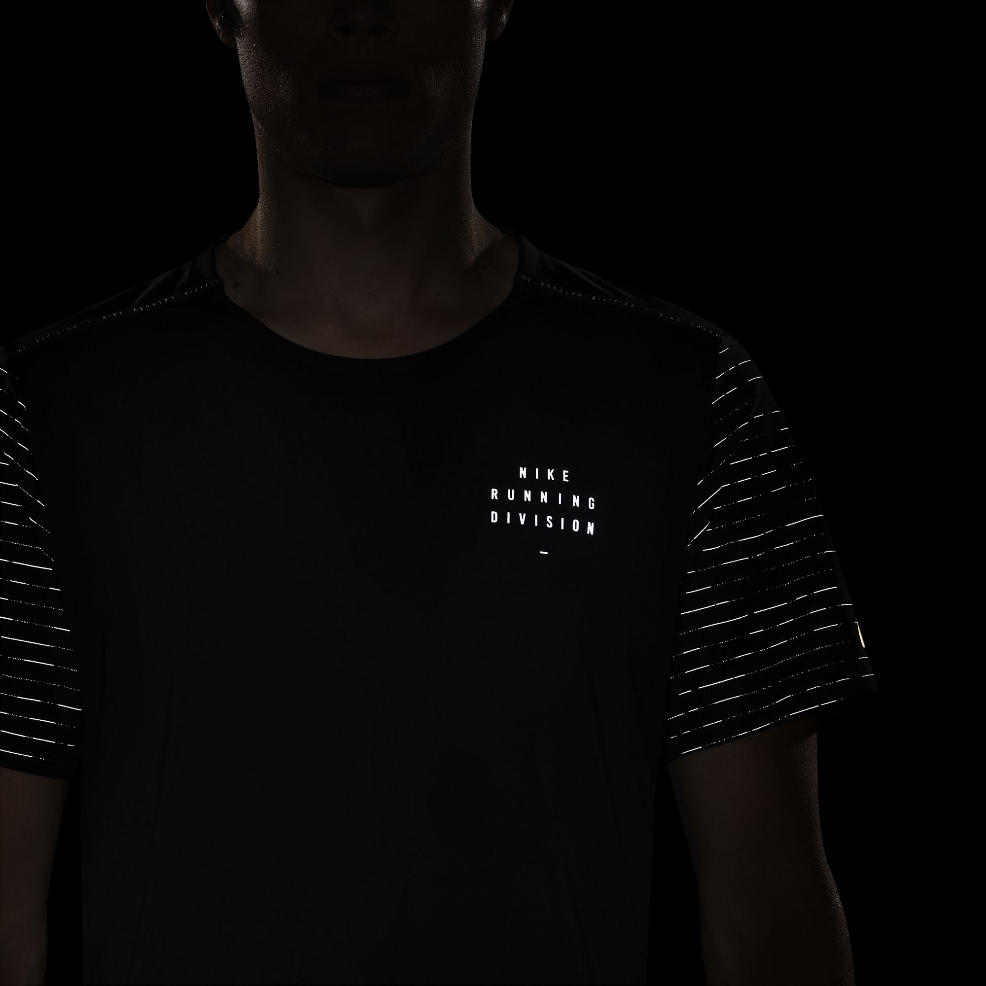 Nike Dri-Fit Rise 365 Run Division Short-Sleeve Running Erkek Tişört