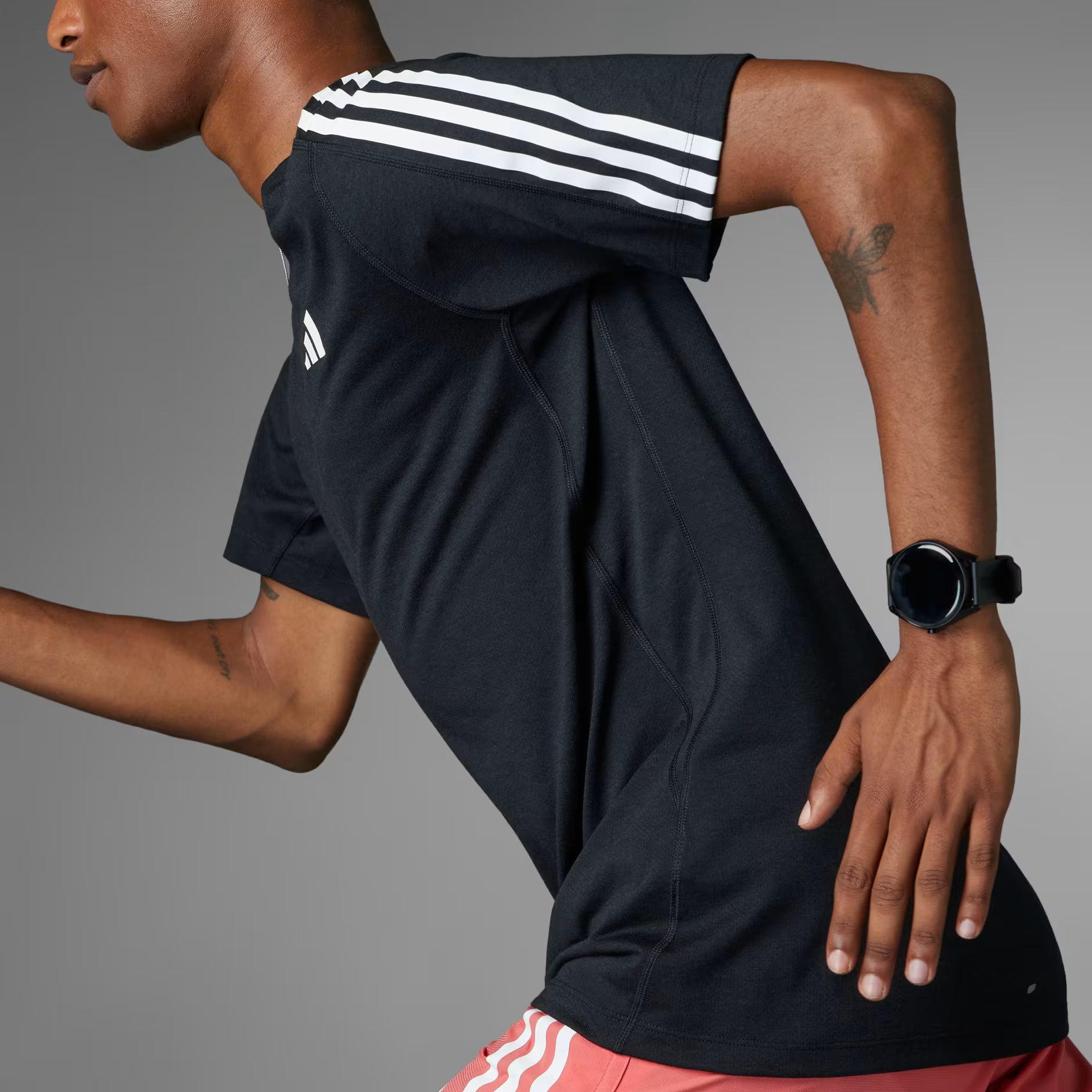 adidas Own the Run 3-Stripes Short-Sleeve Erkek Tişört