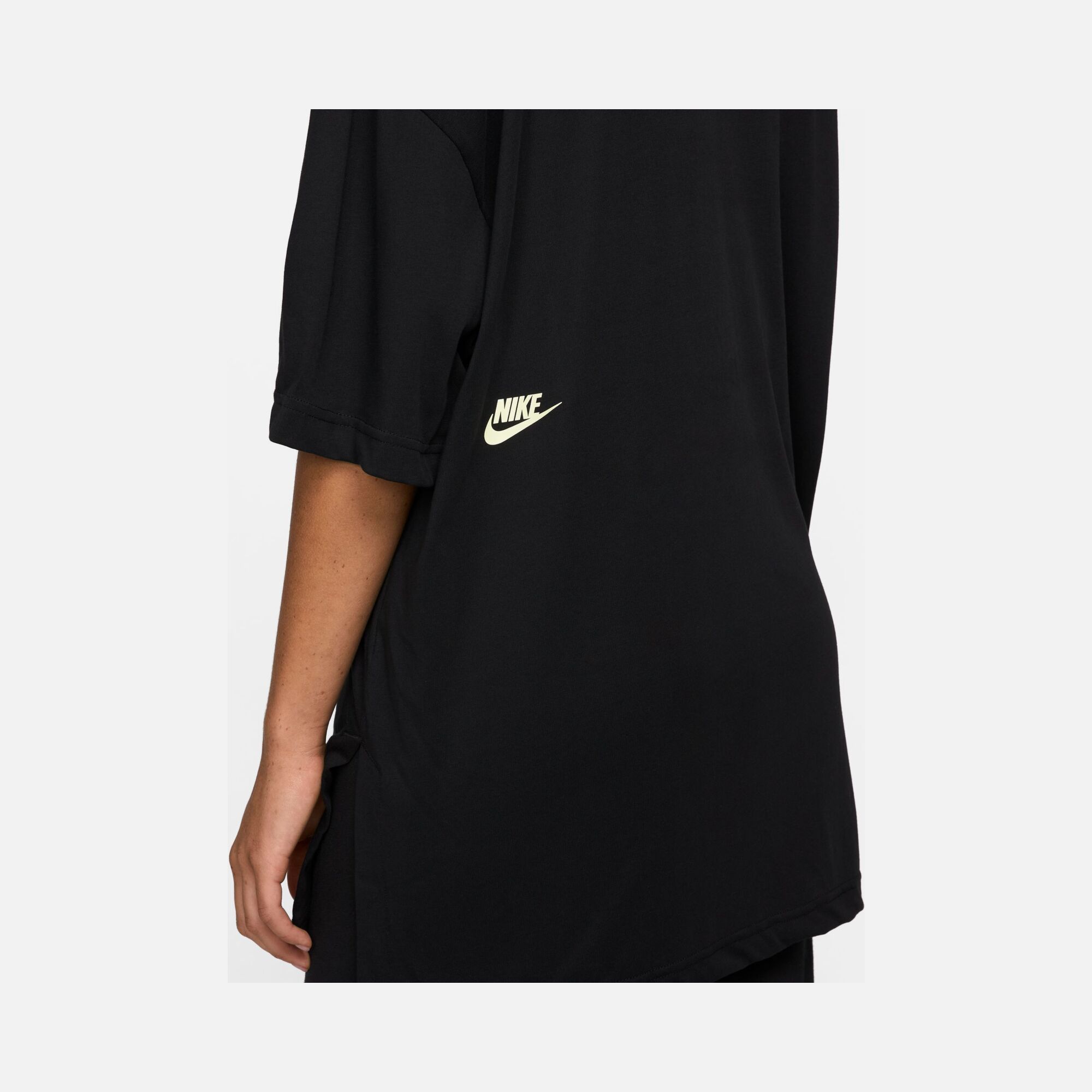 Nike Sportswear Graphic Dance Short-Sleeve Kadın Tişört