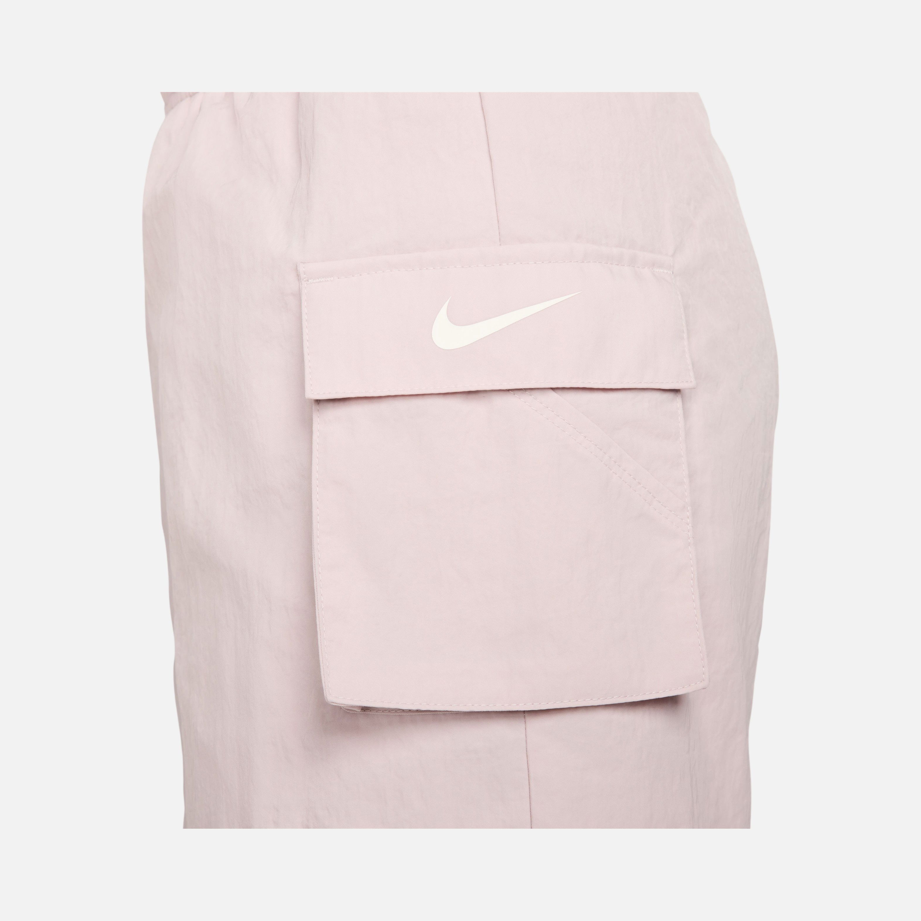 Nike Sportswear Essential Woven High-Rise Kadın Şort