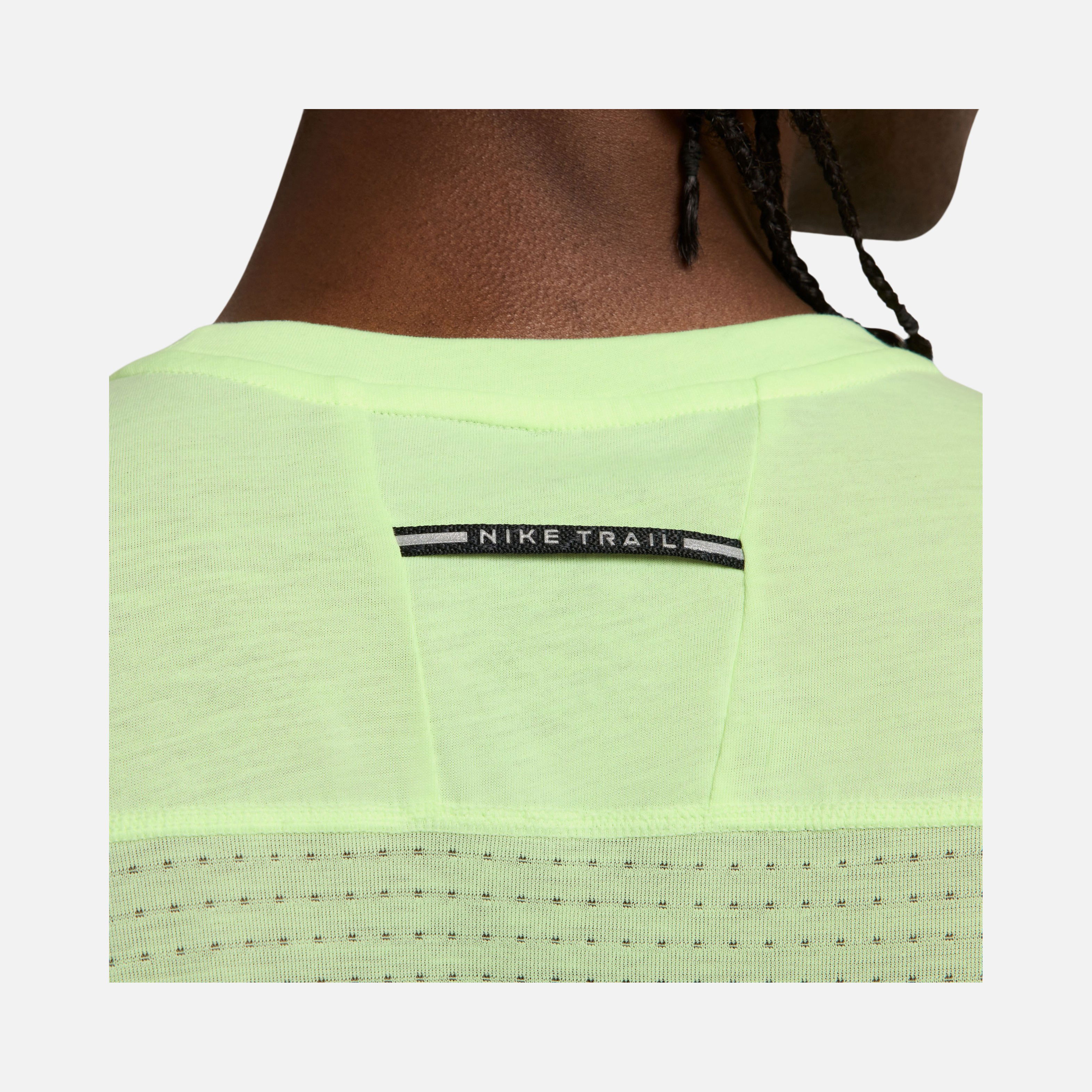 Nike Dri-Fit ADV Solar Chase Trail Running Short-Sleeve Erkek Tişört