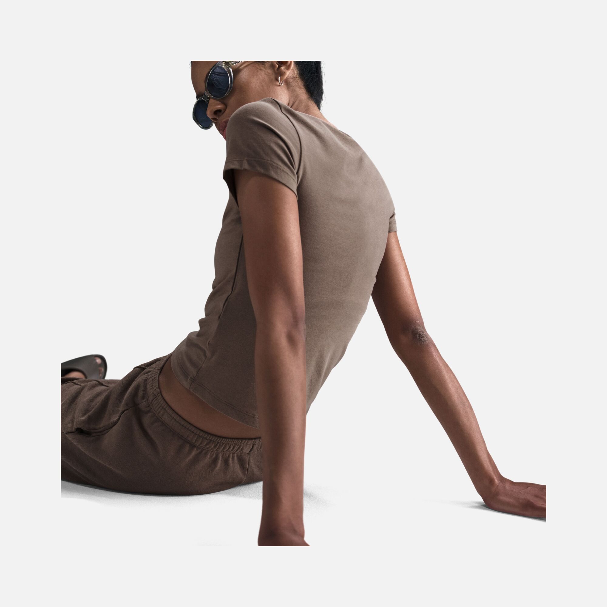 Nike Sportswear Essentials Chill Knit Short-Sleeve Kadın Tişört