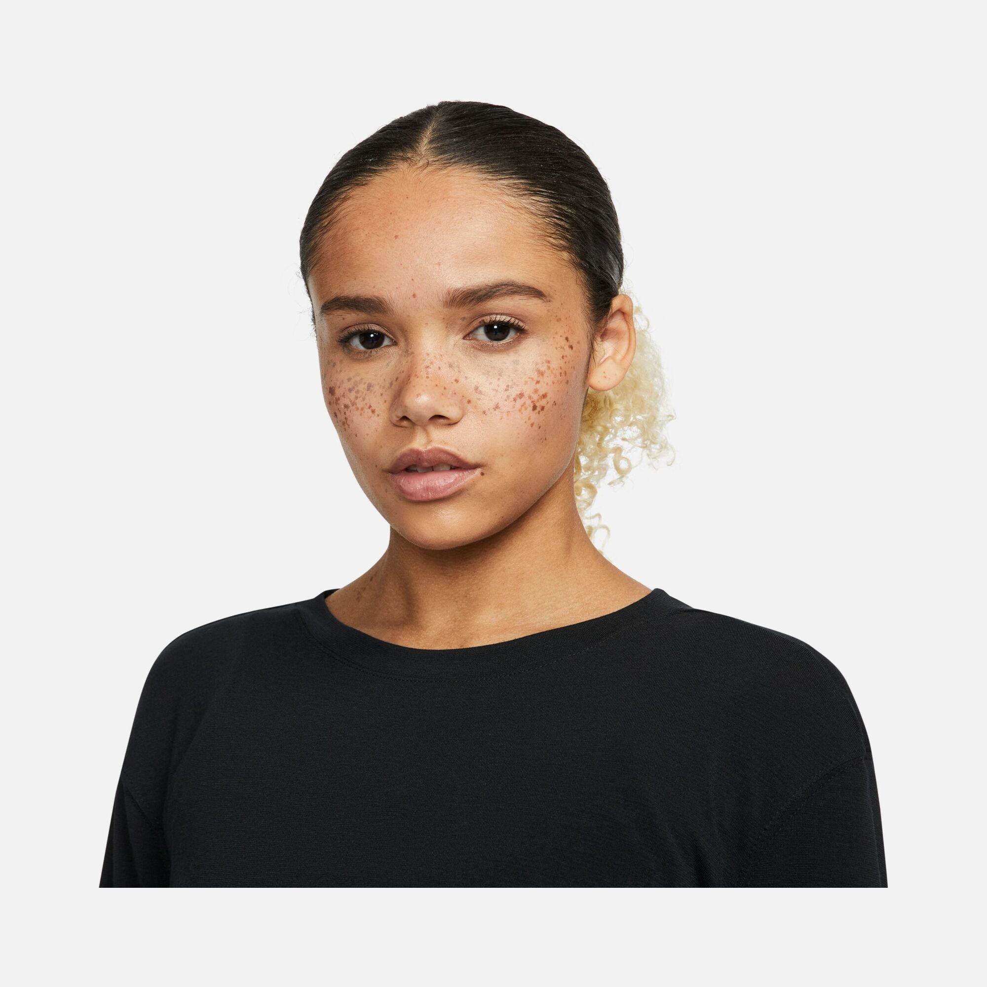 Nike Yoga Dri-Fit Long-Sleeve Kadın Tişört