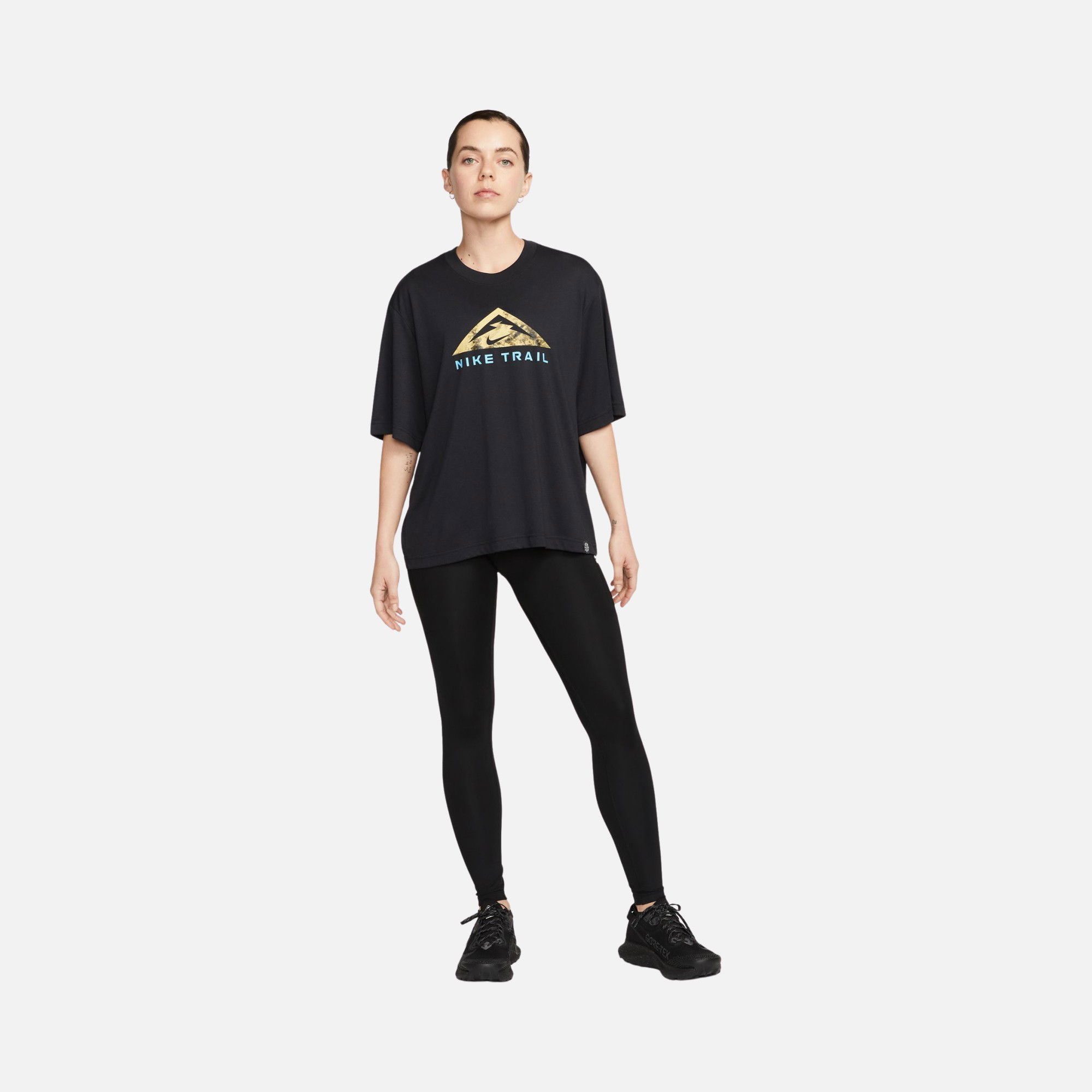 Nike Dri-Fit Trail Short-Sleeve Kadın Tişört