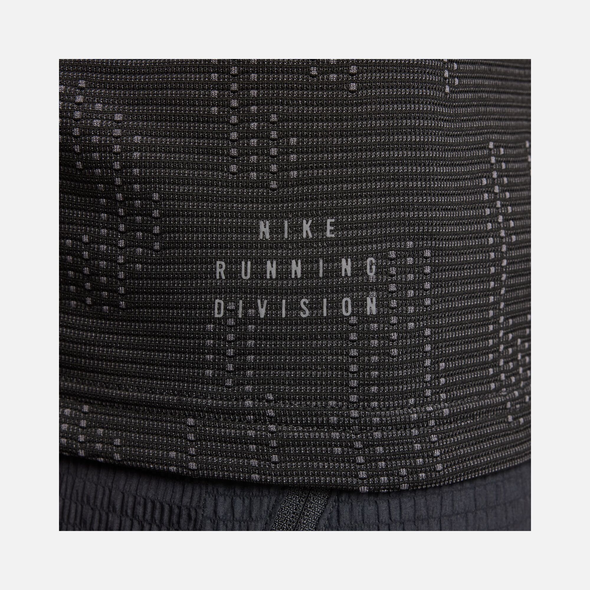 Nike Pinnacle Run Division Water-Repellent 1/2-Zip Running Erkek Tişört