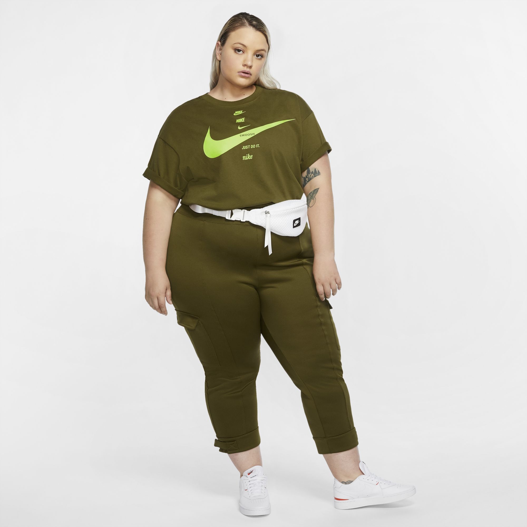 Nike Sportswear Swoosh Short-Sleeve Top Kadın Tişört