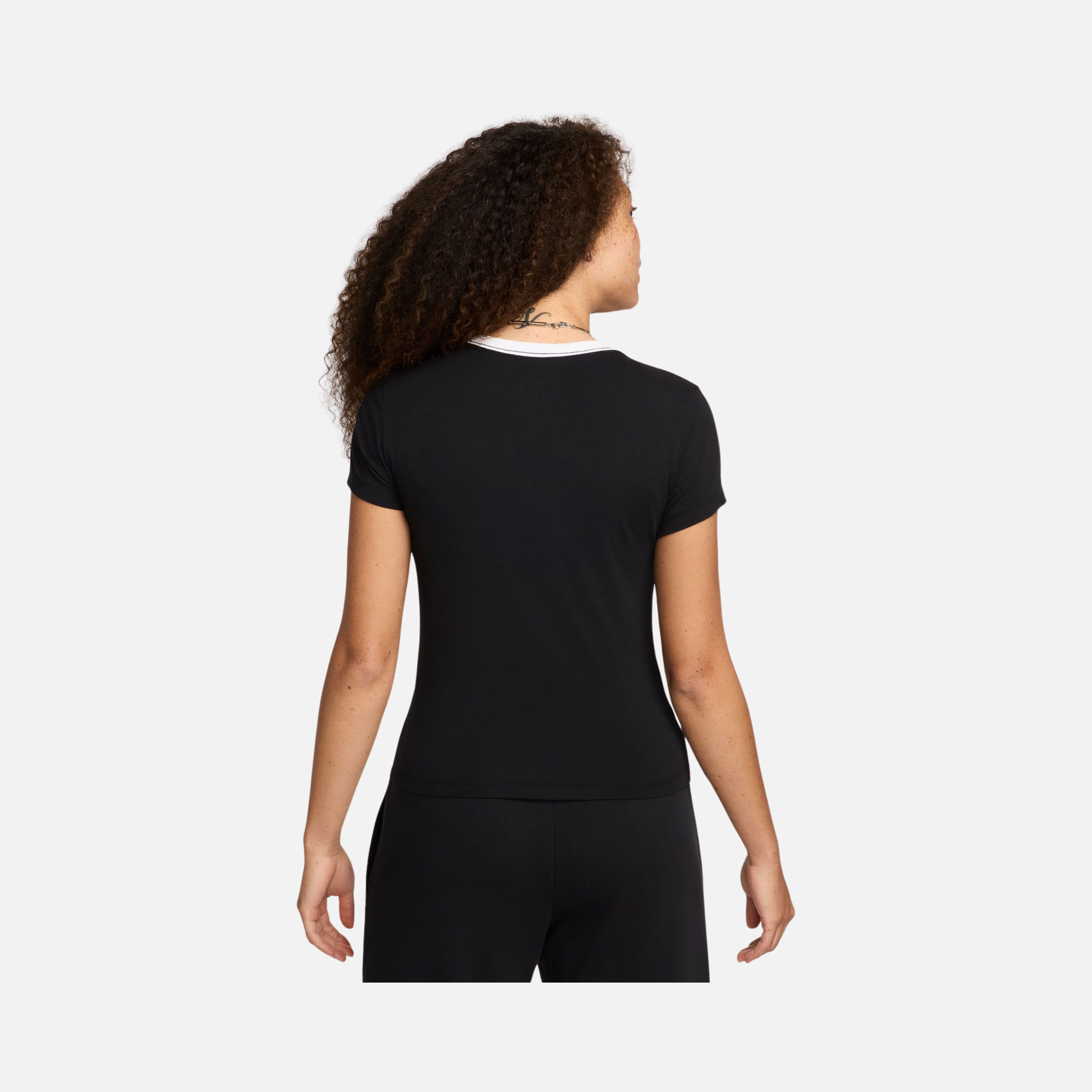Nike Sportswear Chill Knit Slim Mid Cropped Short-Sleeve Kadın Tişört