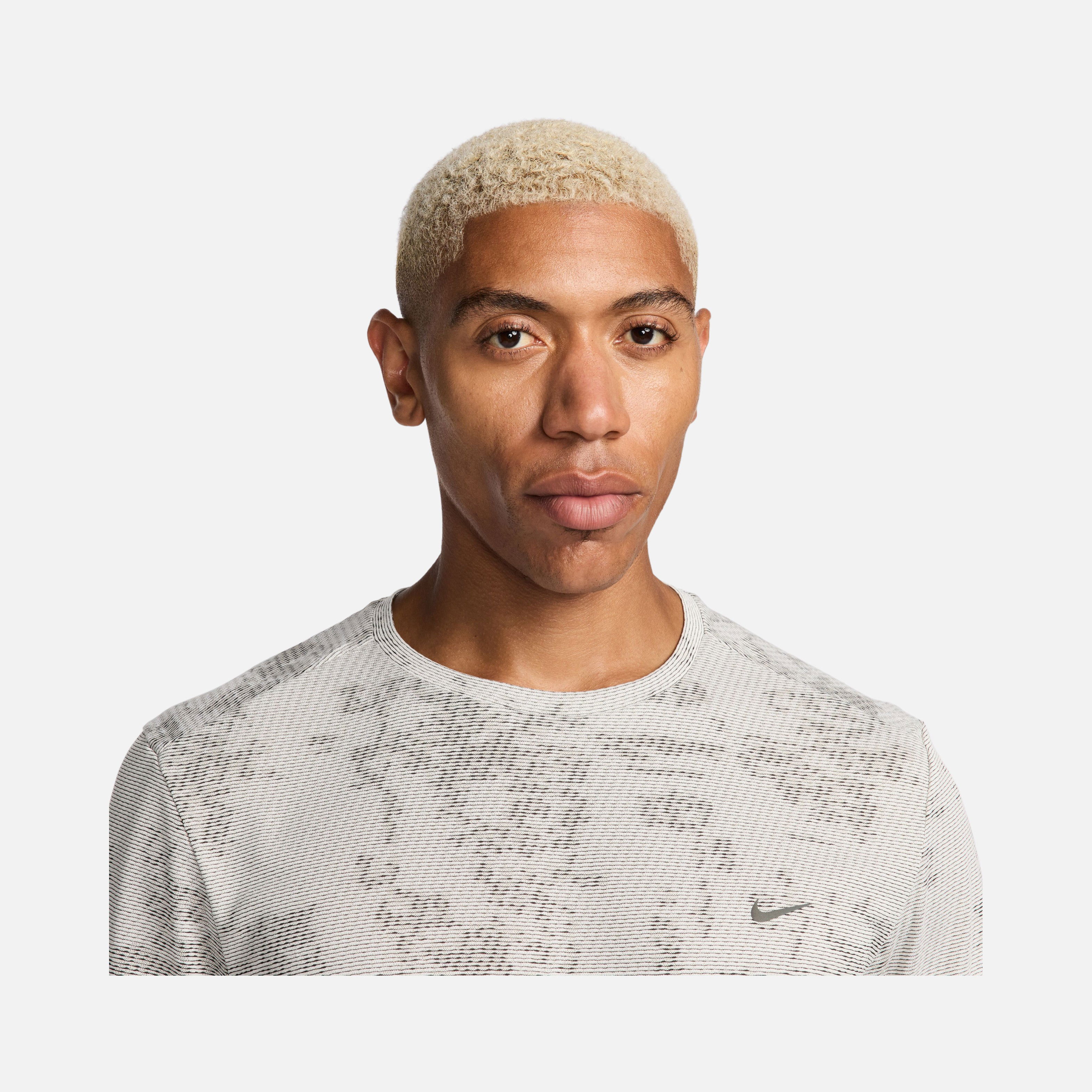 Nike Dri-Fit ADV Run Division Short-Sleeve Running Erkek Tişört