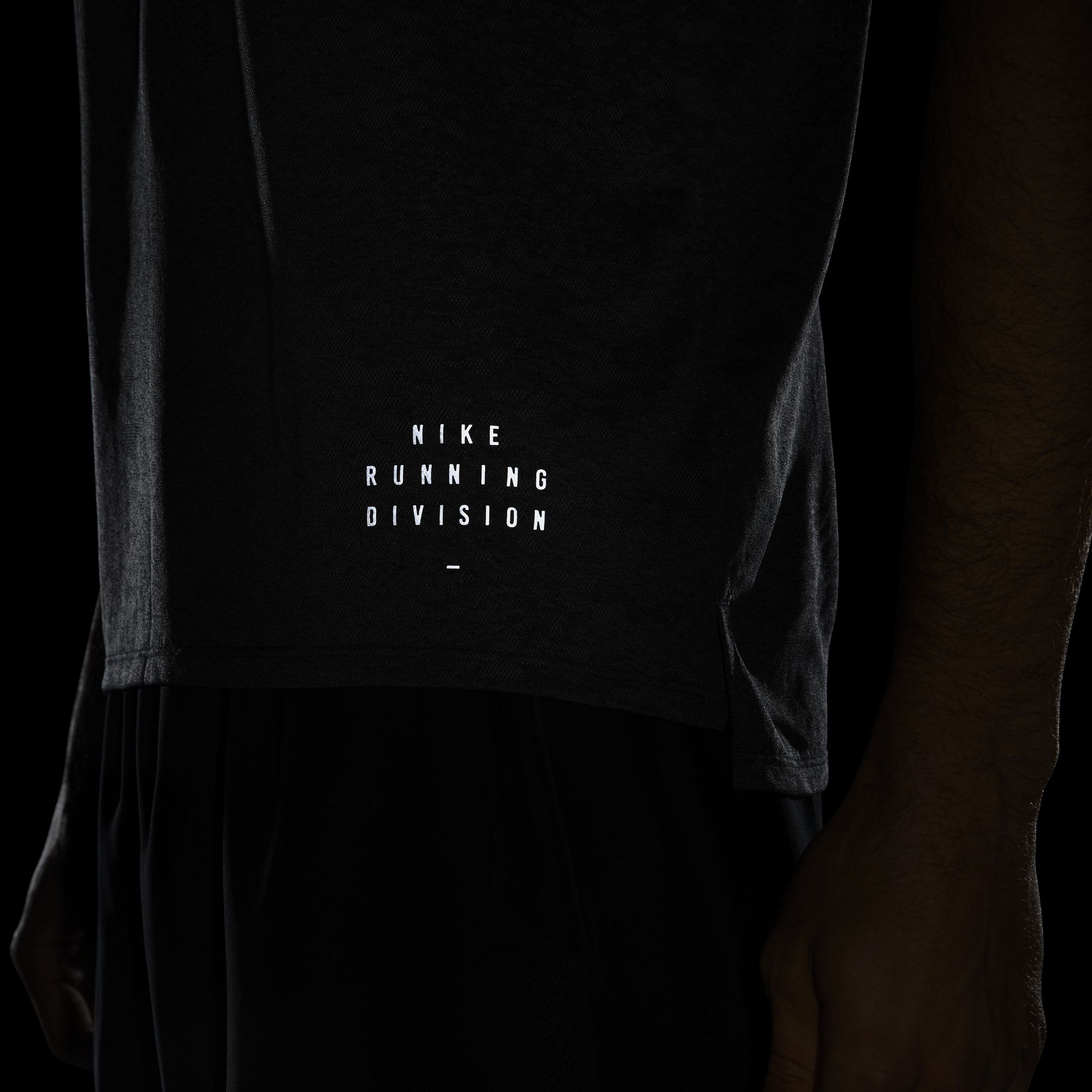 Nike Rise 365 Run Division Short-Sleeve Running Top Erkek Tişört