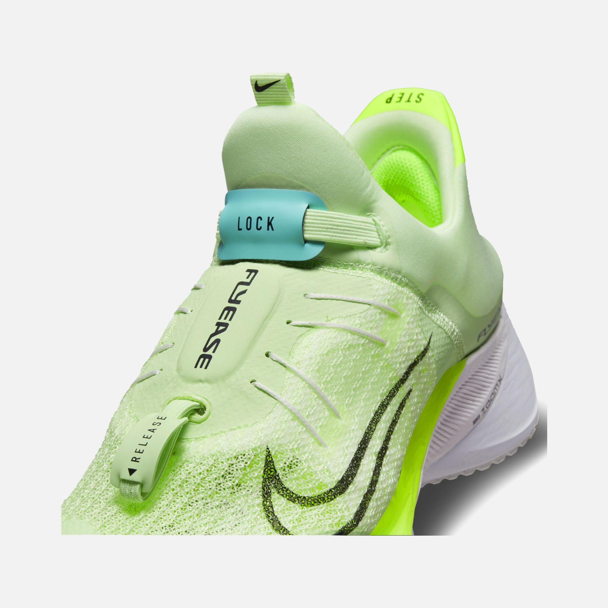 Nike Air Zoom Tempo NEXT% FlyEase Running Kadın Spor Ayakkabı