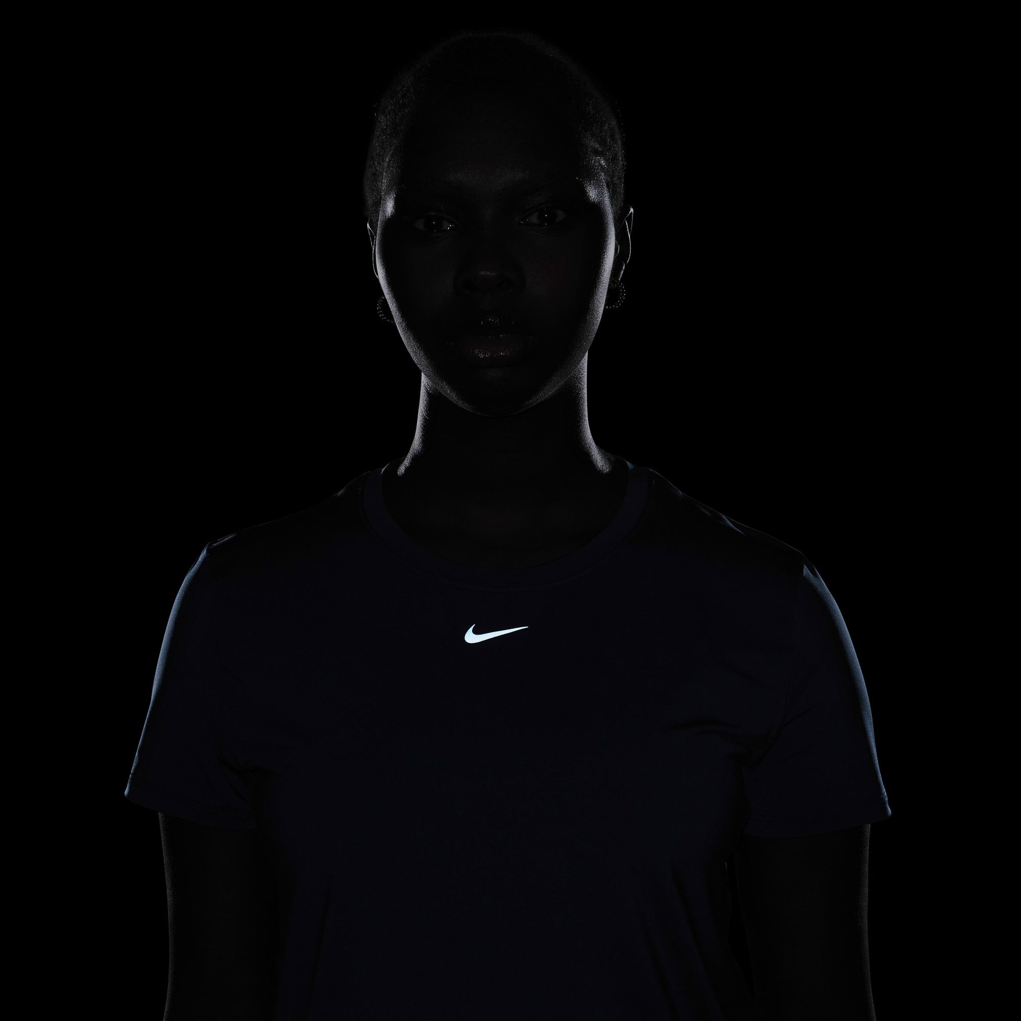 Nike One Classic Dri-Fit Short-Sleeve Training Kadın Tişört