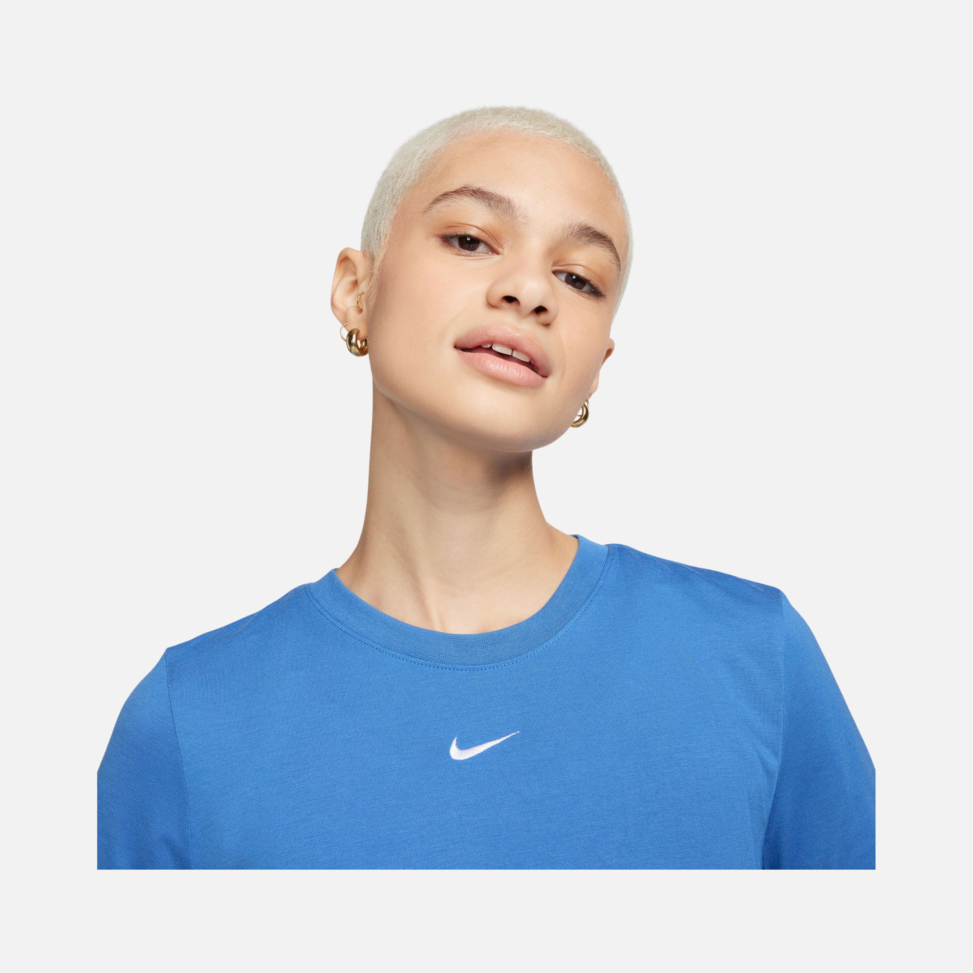Nike Sportswear Essential Slim-Fit Cropped Short-Sleeve Kadın Tişört