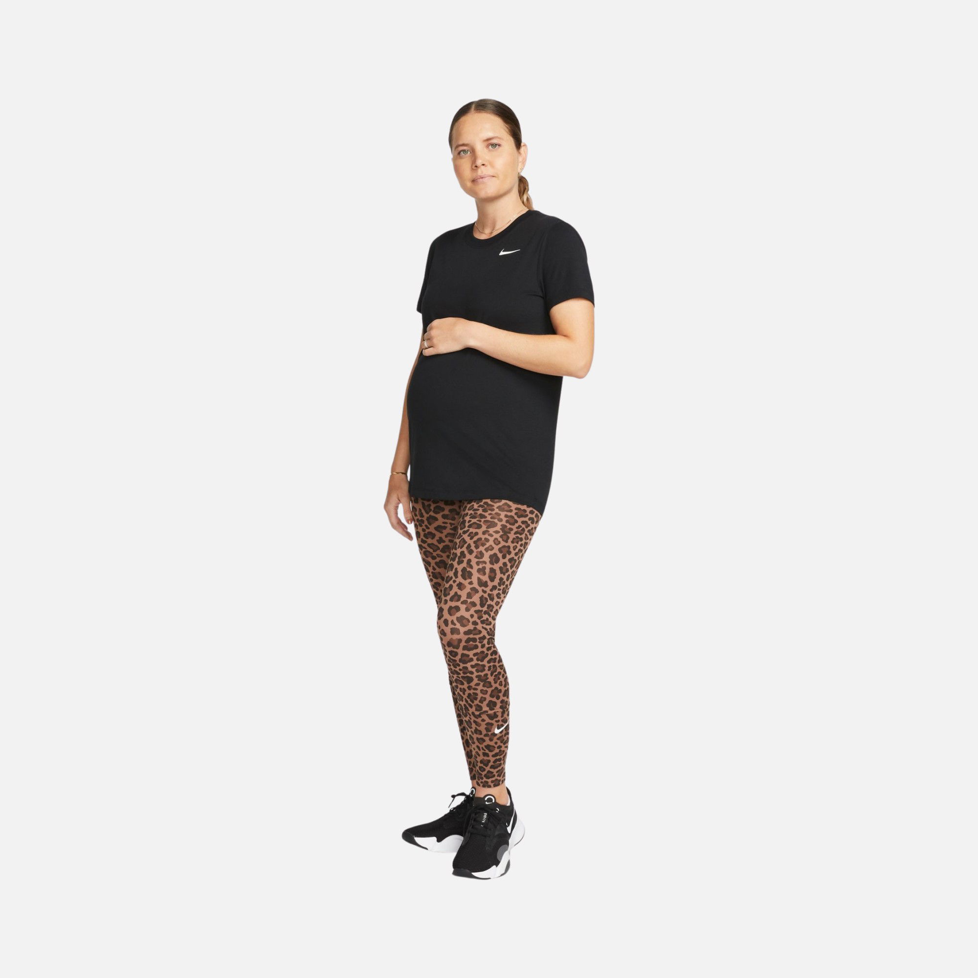 Nike Dri-Fit Nature Short-Sleeve (Maternity) Kadın Tişört
