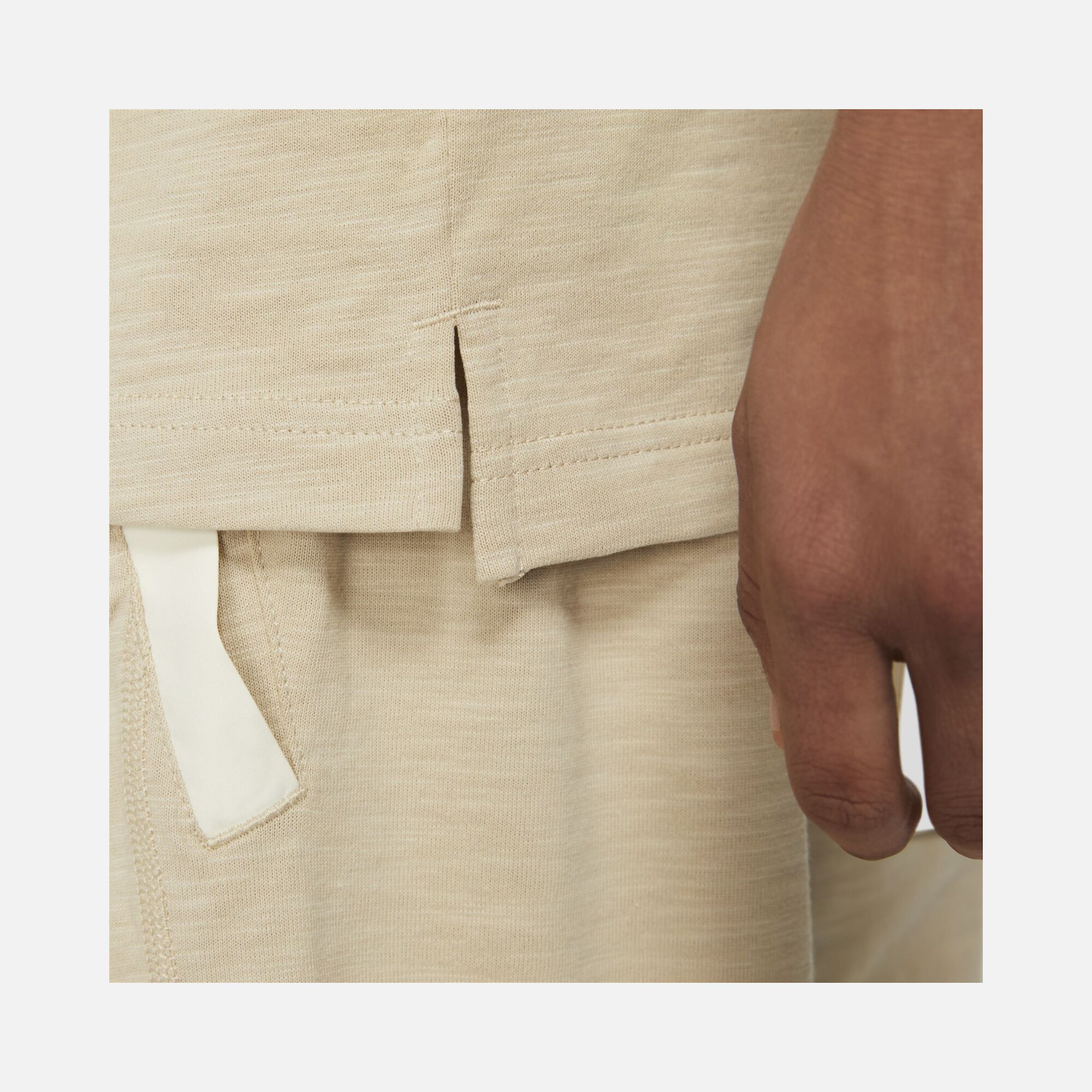 Nike Sportswear Modern Essentials Short-Sleeve Erkek Tişört