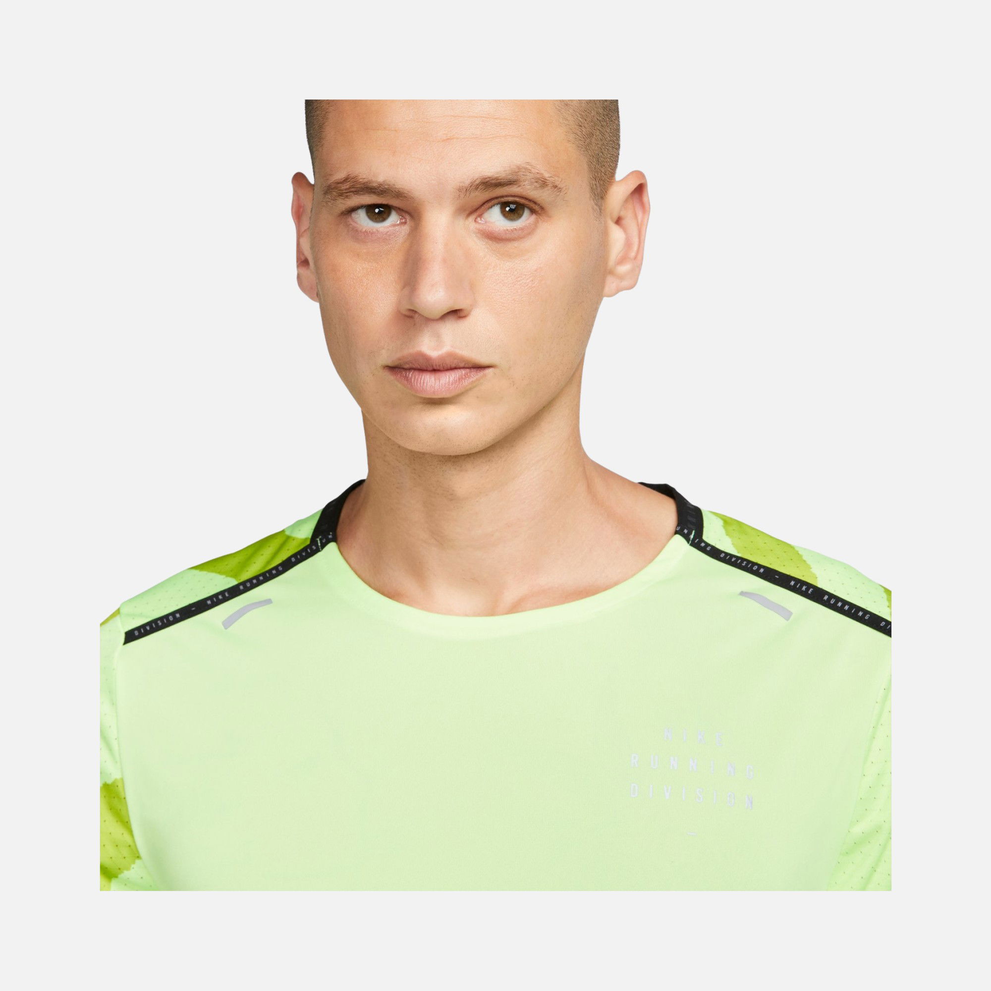 Nike Dri-Fit Run Division Rise 365 Graphic Short-Sleeve Erkek Tişört