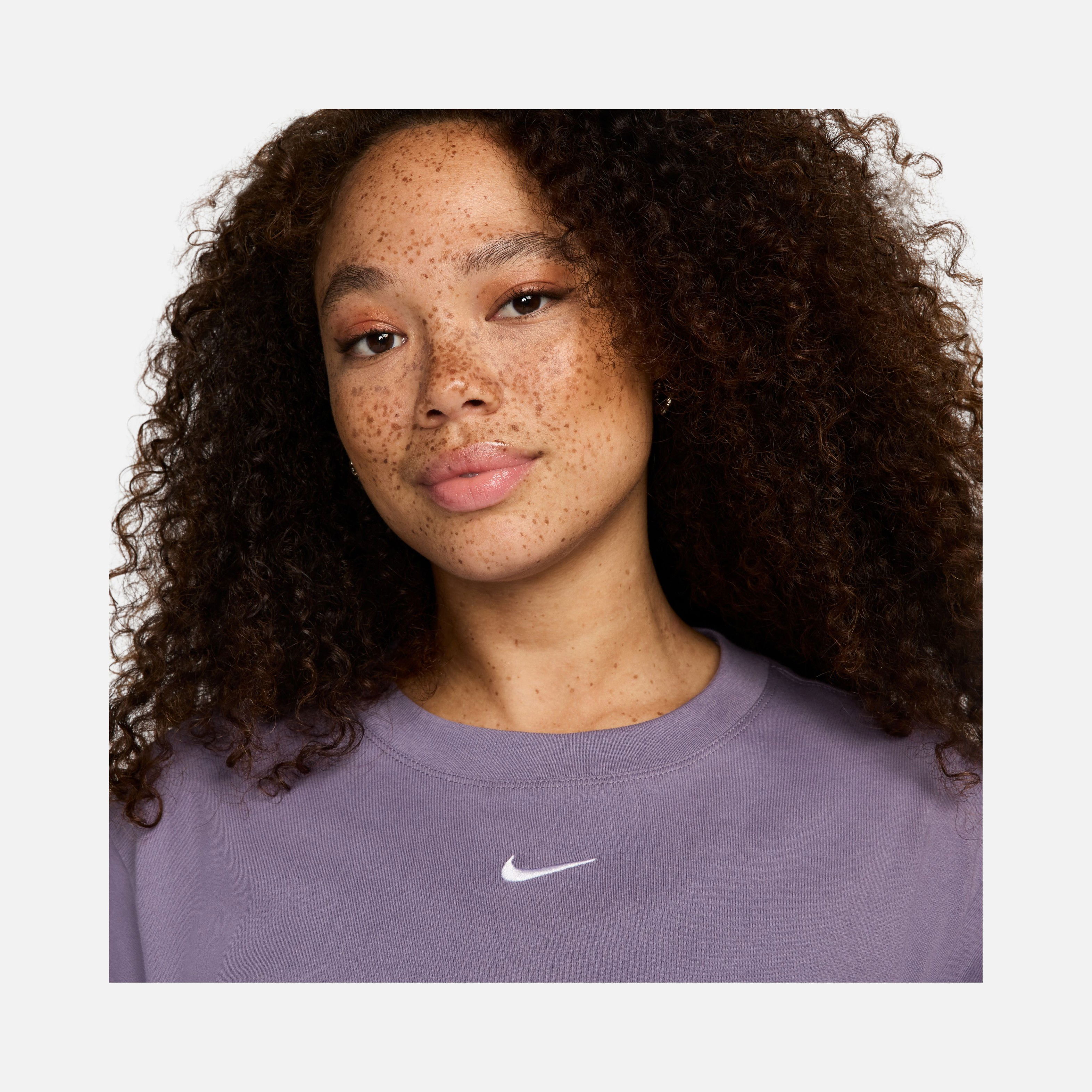 Nike Sportswear Essential Loose Fit Short-Sleeve Kadın Tişört