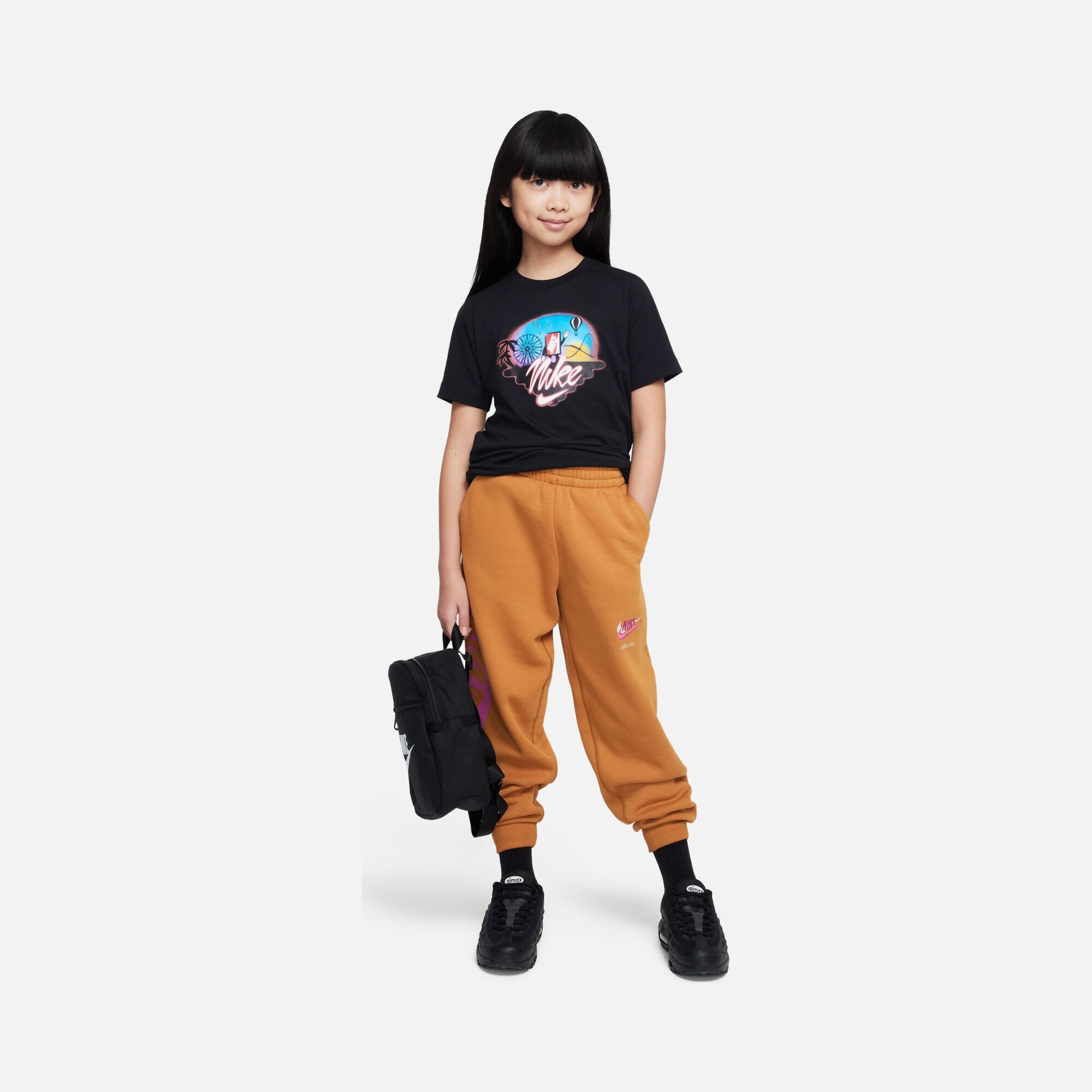 Nike Sportswear Seasonal Futura Boxy Graphic Short-Sleeve (Girls') Çocuk Tişört