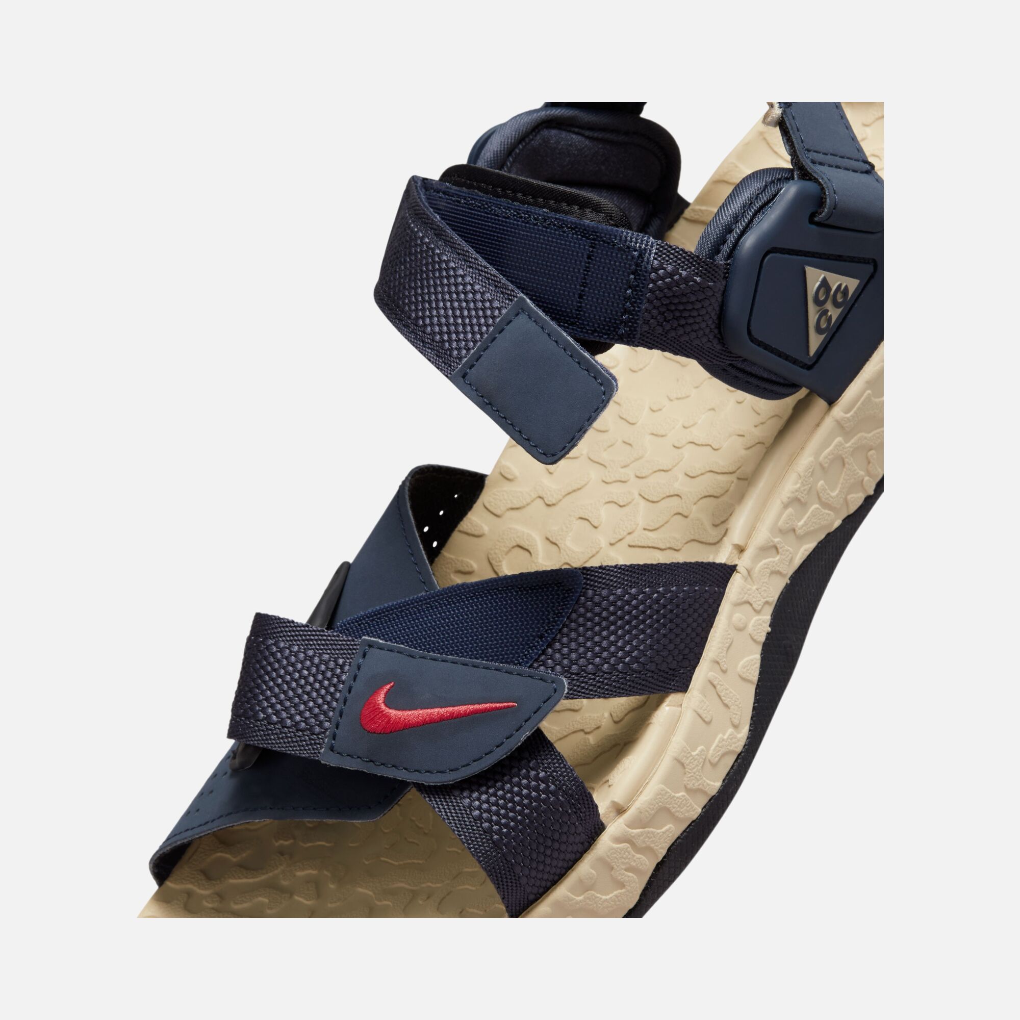 Nike ACG Air Deschutz+ ''City Walks to Canyon Trails'' Erkek Sandalet