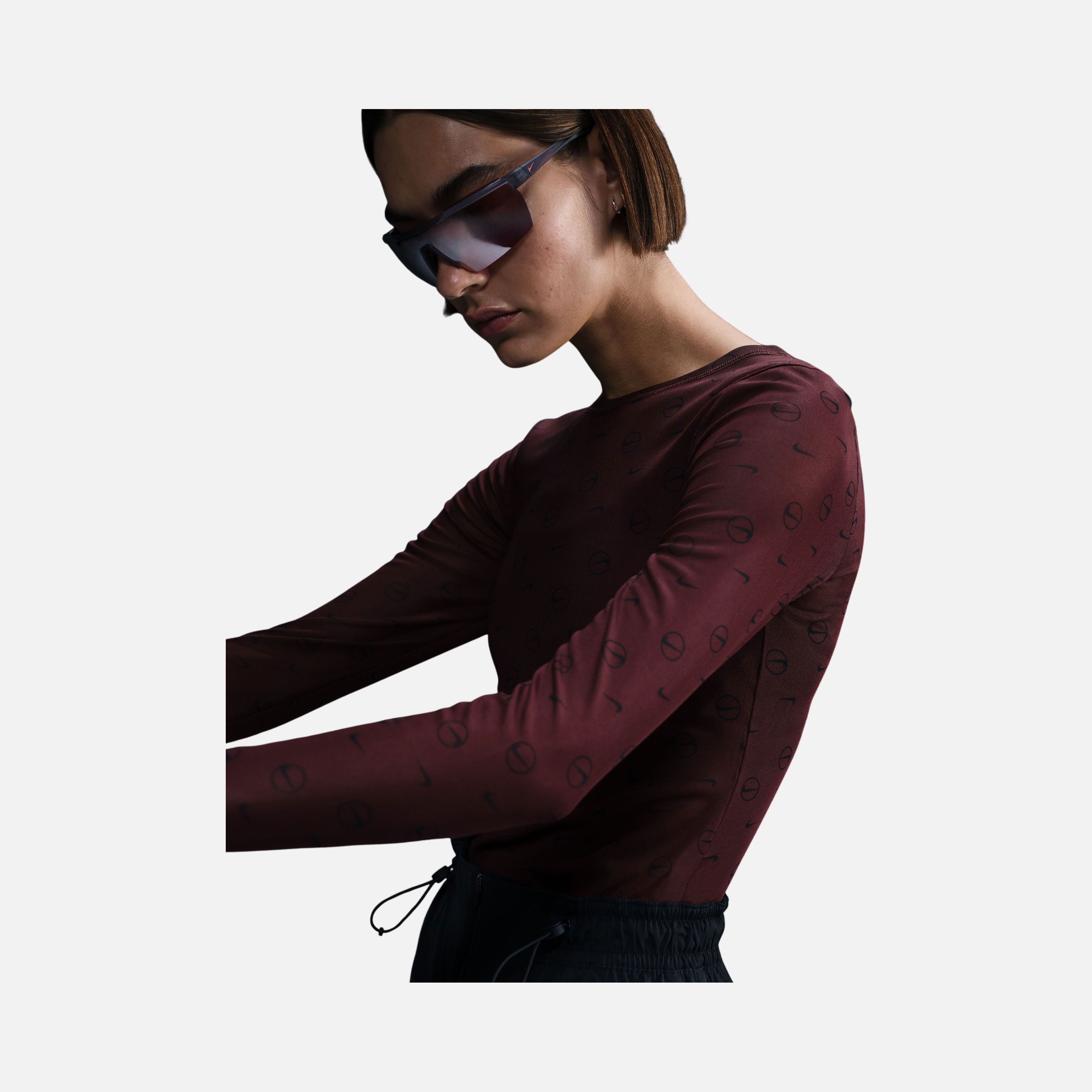 Nike Sportswear Sheer Slim Fit Long-Sleeve Kadın Tişört