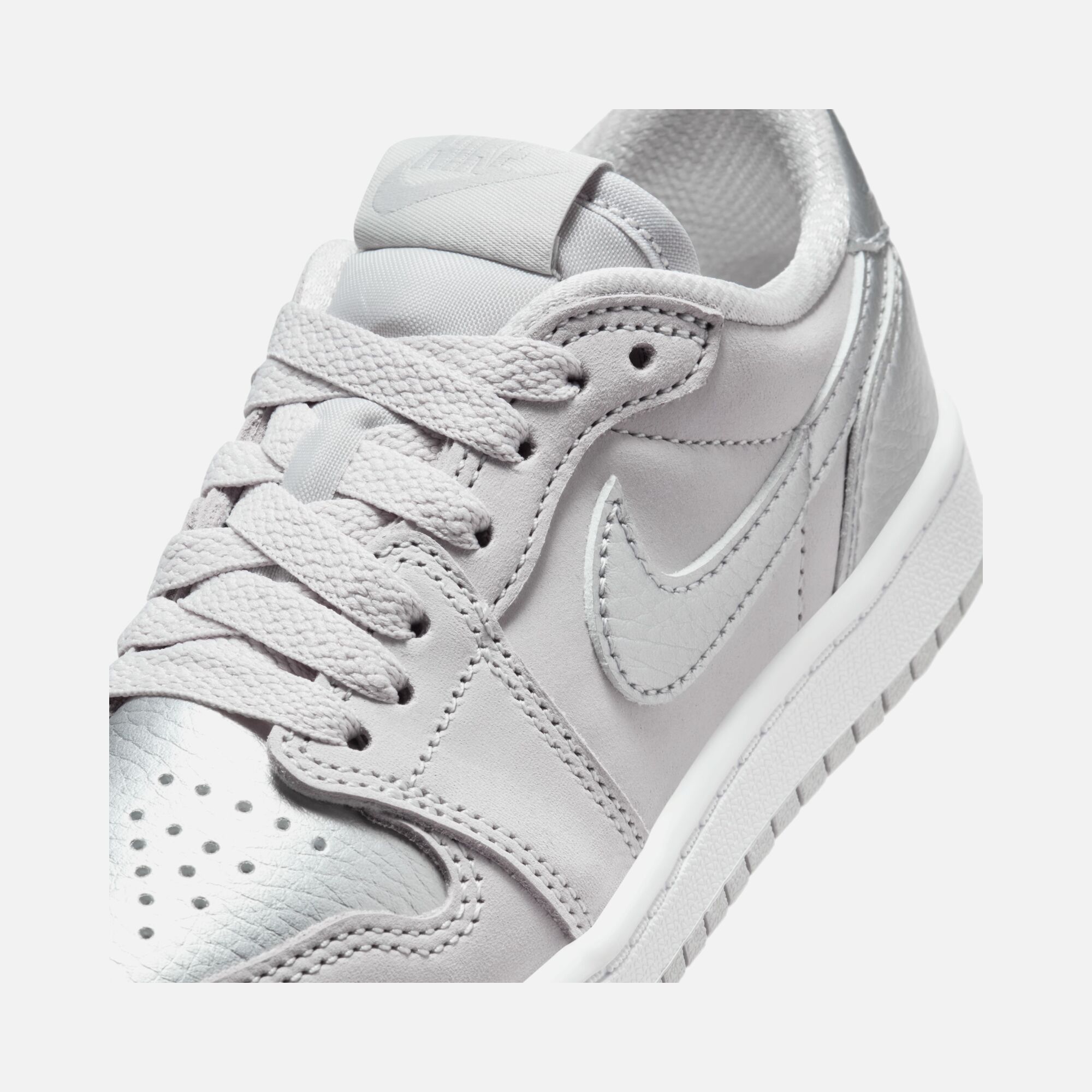 Nike Jordan 1 Retro Low OG ''Metallic Silver Leather Version'' (PS) Çocuk Spor Ayakkabı